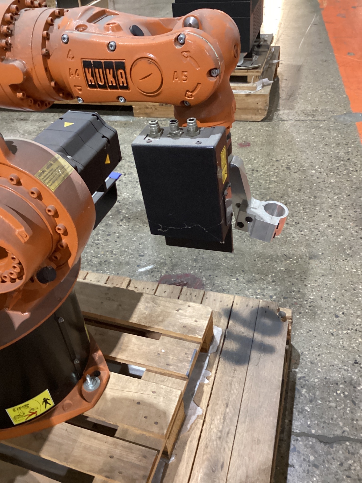 KUKA KR16 L6-2 w/ KR C4 Controls & TT3A Reamer NEW 1