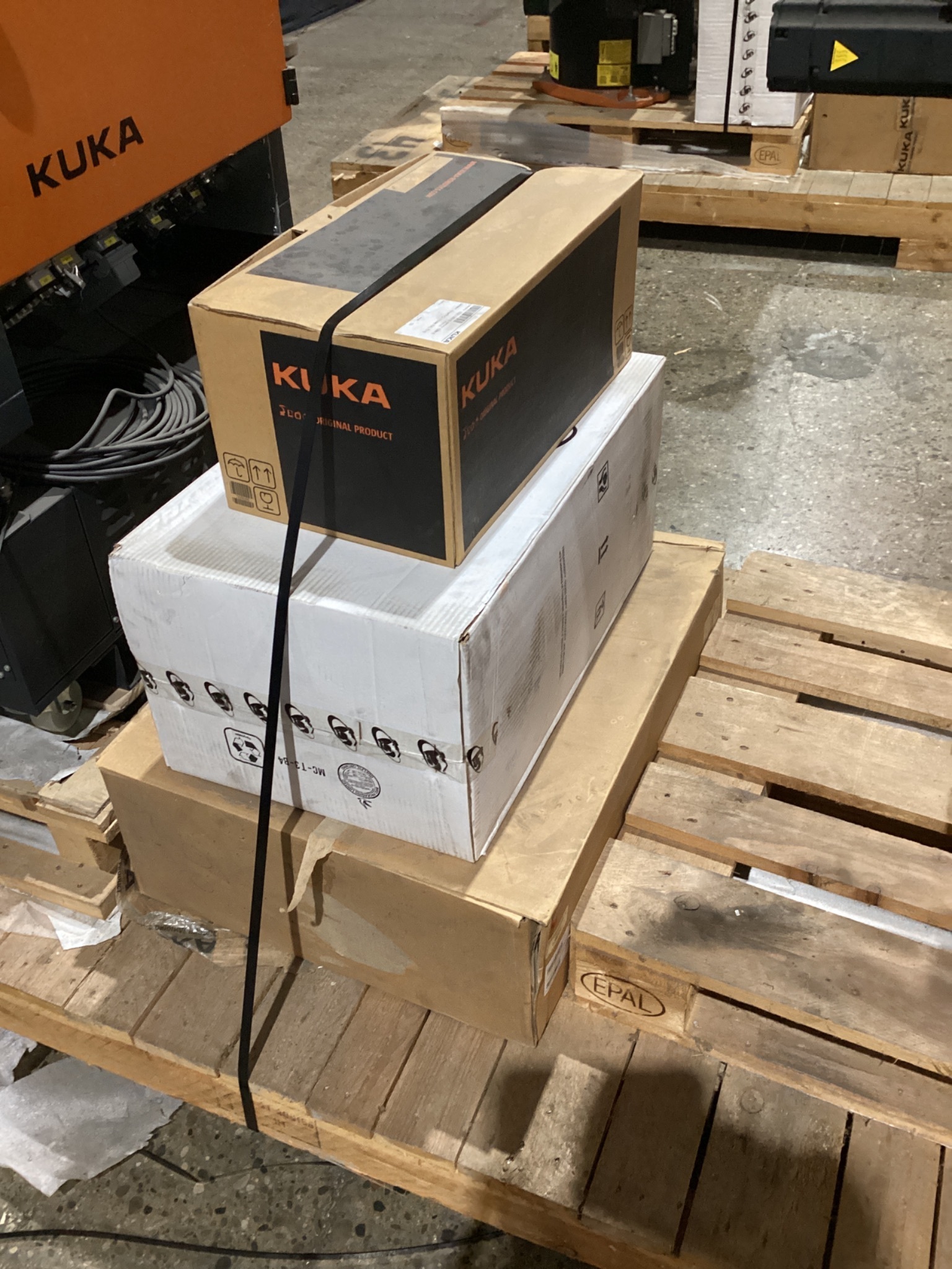 KUKA KR16 L6-2 w/ KR C4 Controls & TT3A Reamer NEW 2