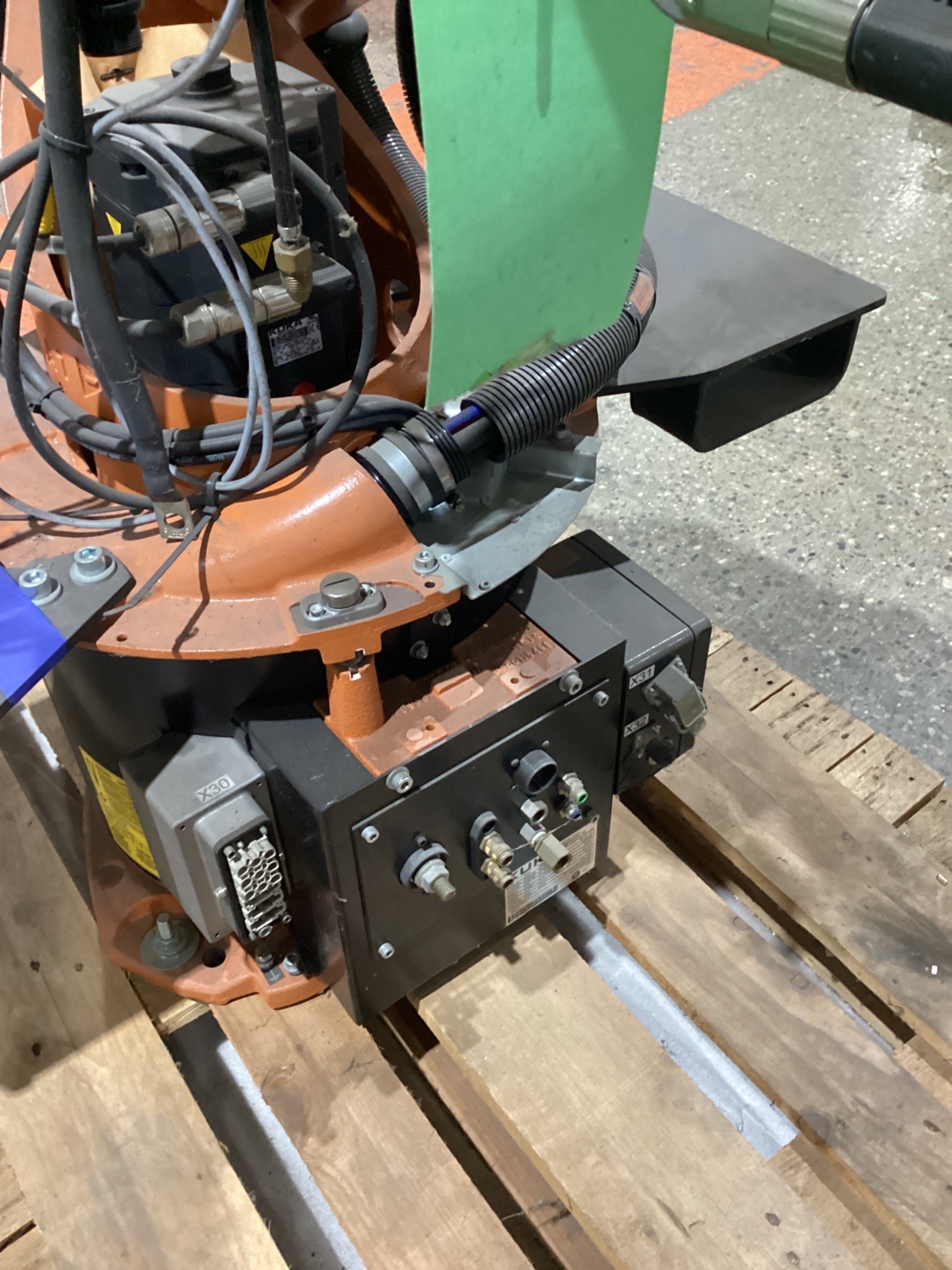 KUKA KR16 L6-2 w/ KR C4 Controls & TT3A Reamer NEW 5