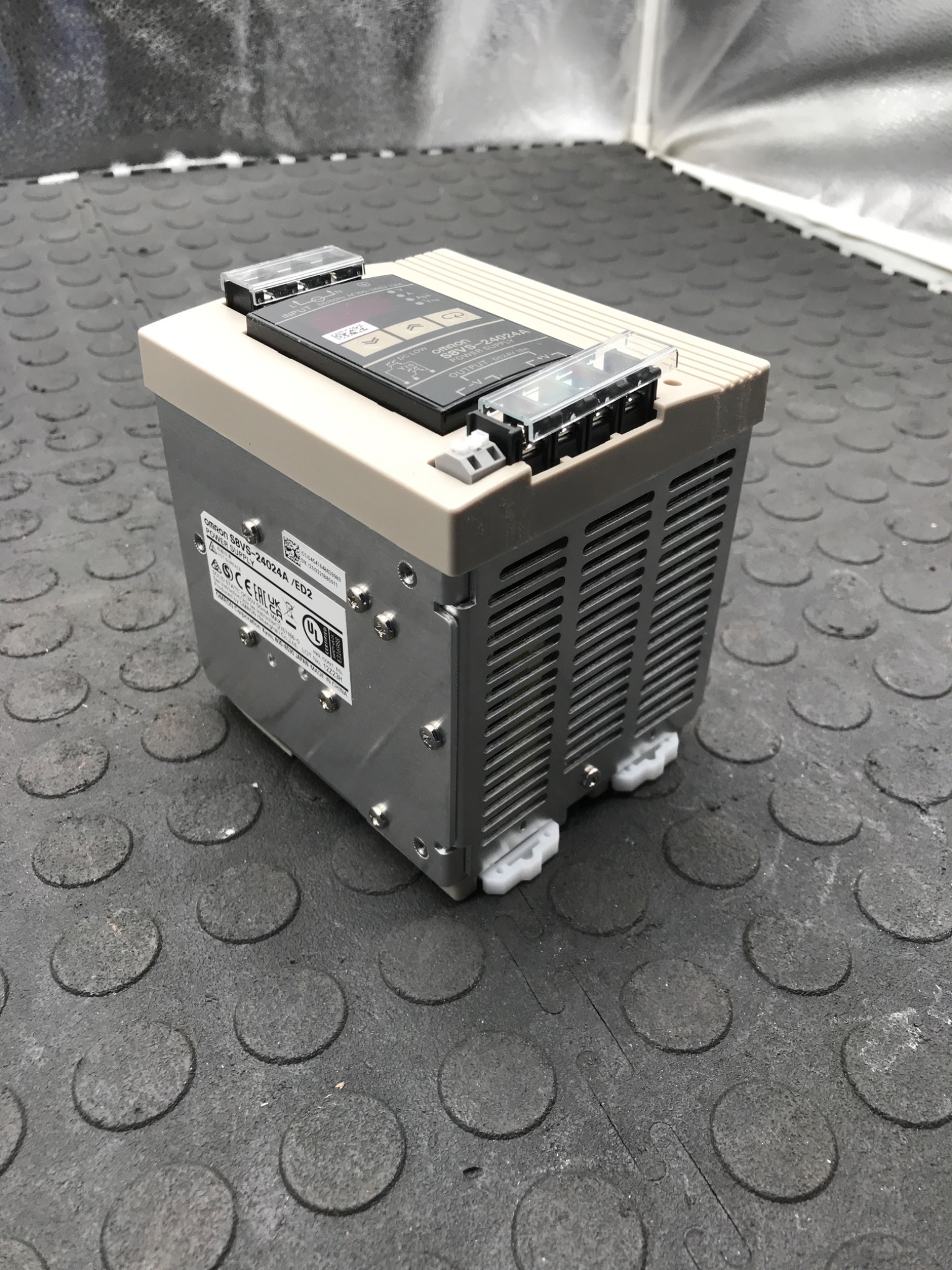 OMRON S8VS‑24024A/ED2 Power Supply 24VDC 10A NEW 2