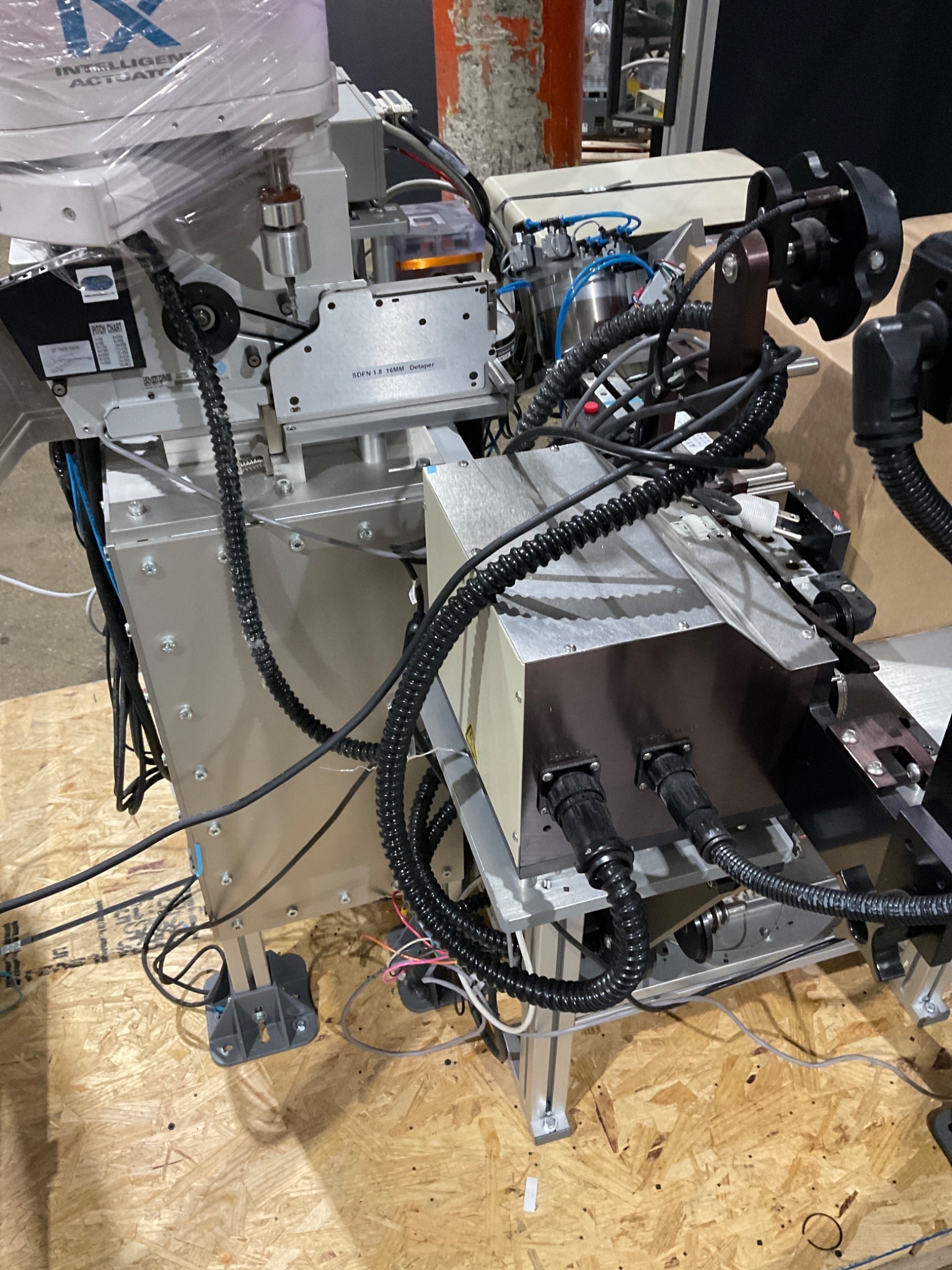 IAI CORP IX-NNN6020-5L-T1 Robot w/ HOVER-DAVIS QF01-16 Tape Feeder USED 5