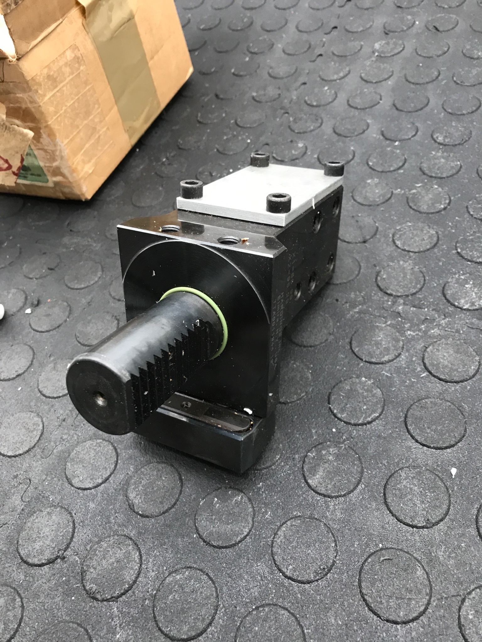 Hardinge TTA001194419 Tool Holder DBL 20mm Hole LH NEW 3