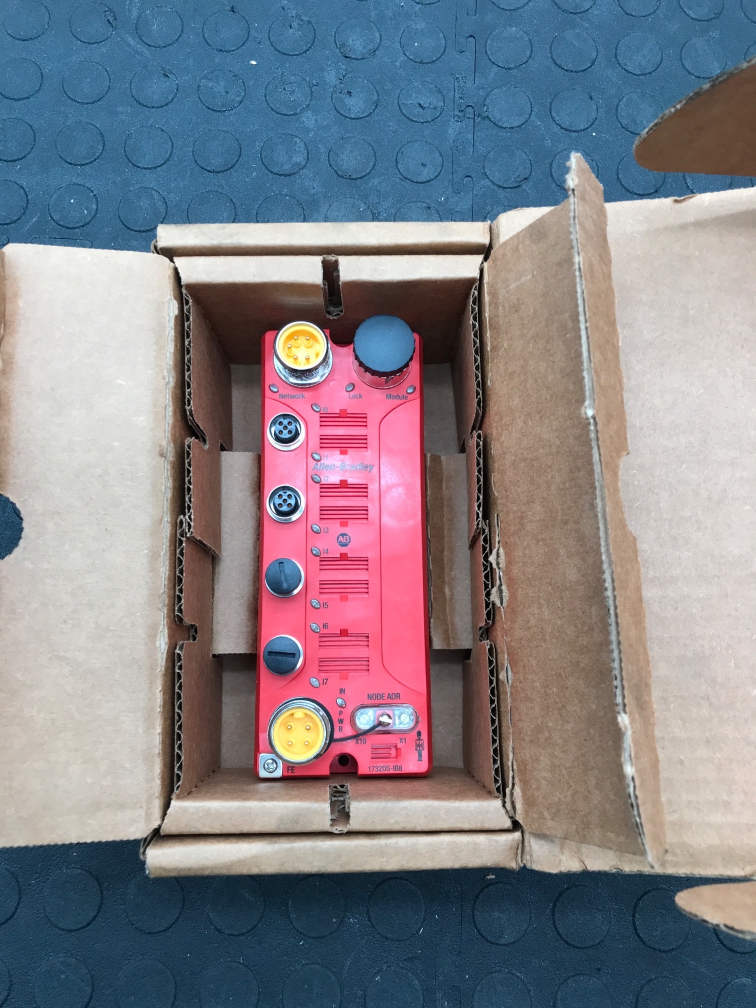 ALLEN BRADLEY 1732DS‑IB8 Guard I/O 8 Point Digital Comb Module NEW 1