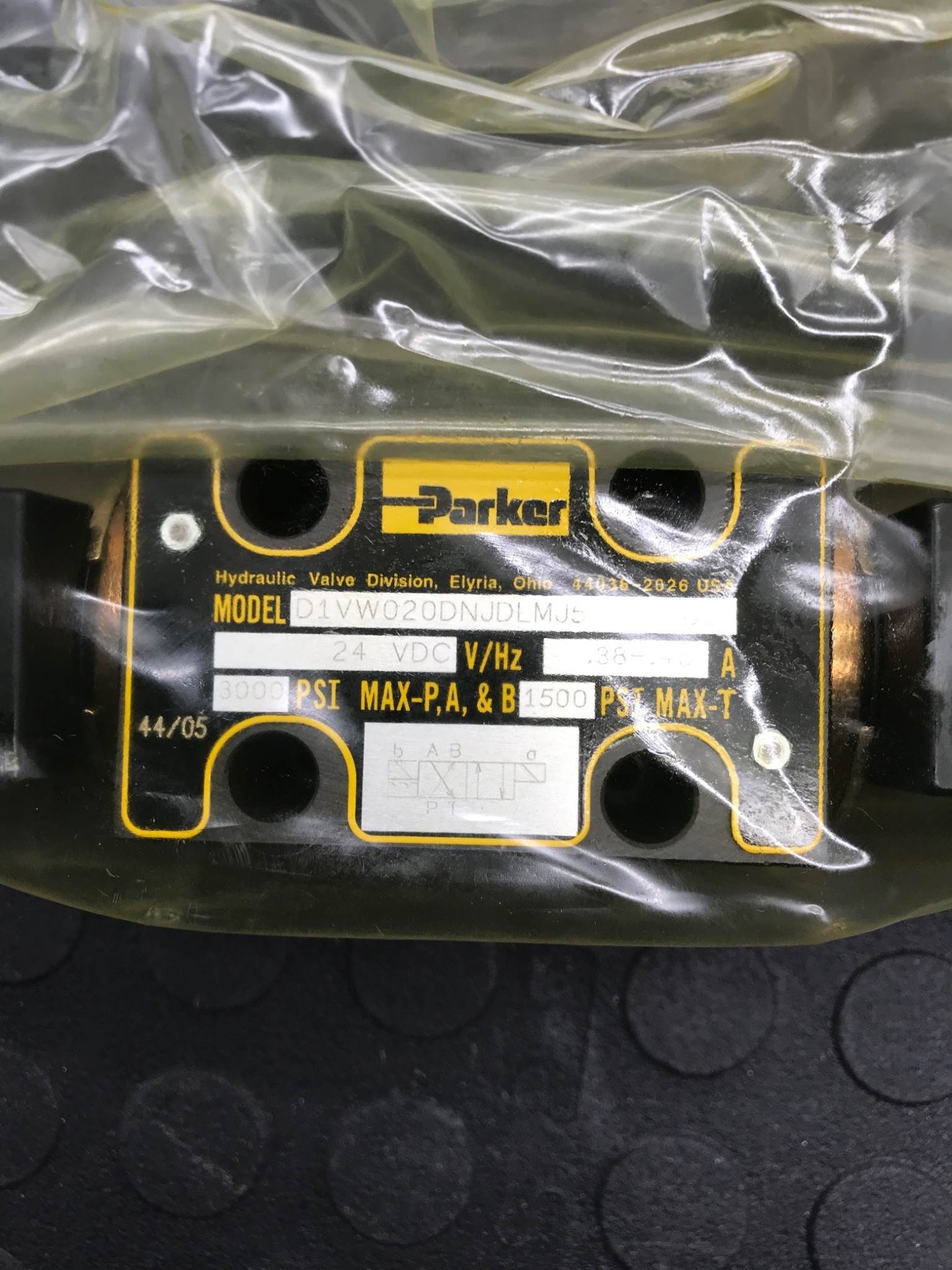 PARKER D1VW020DNJDLMJ5‑82 Directional Control Valve NEW 1