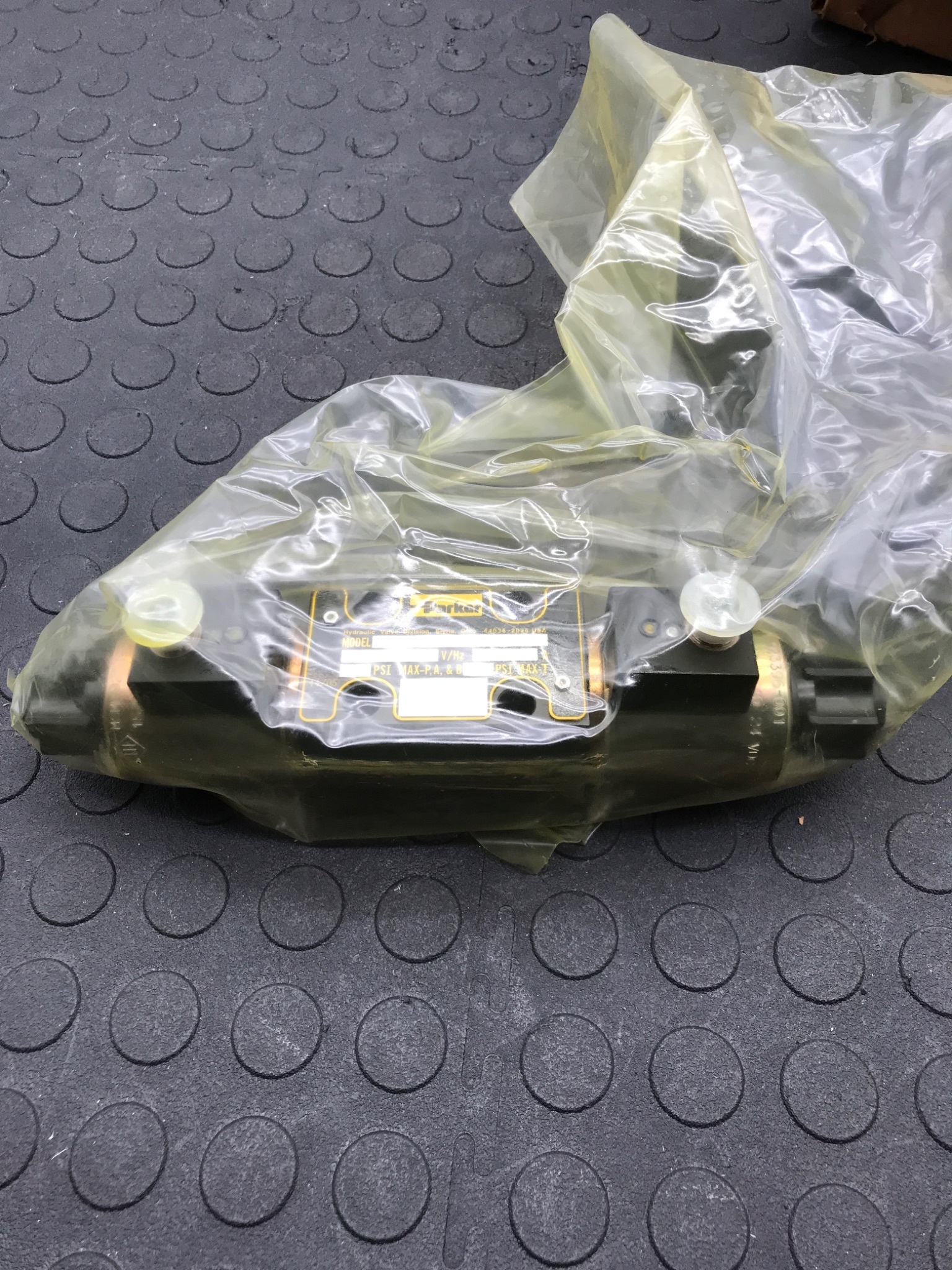 PARKER D1VW020DNJDLMJ5‑82 Directional Control Valve NEW 2