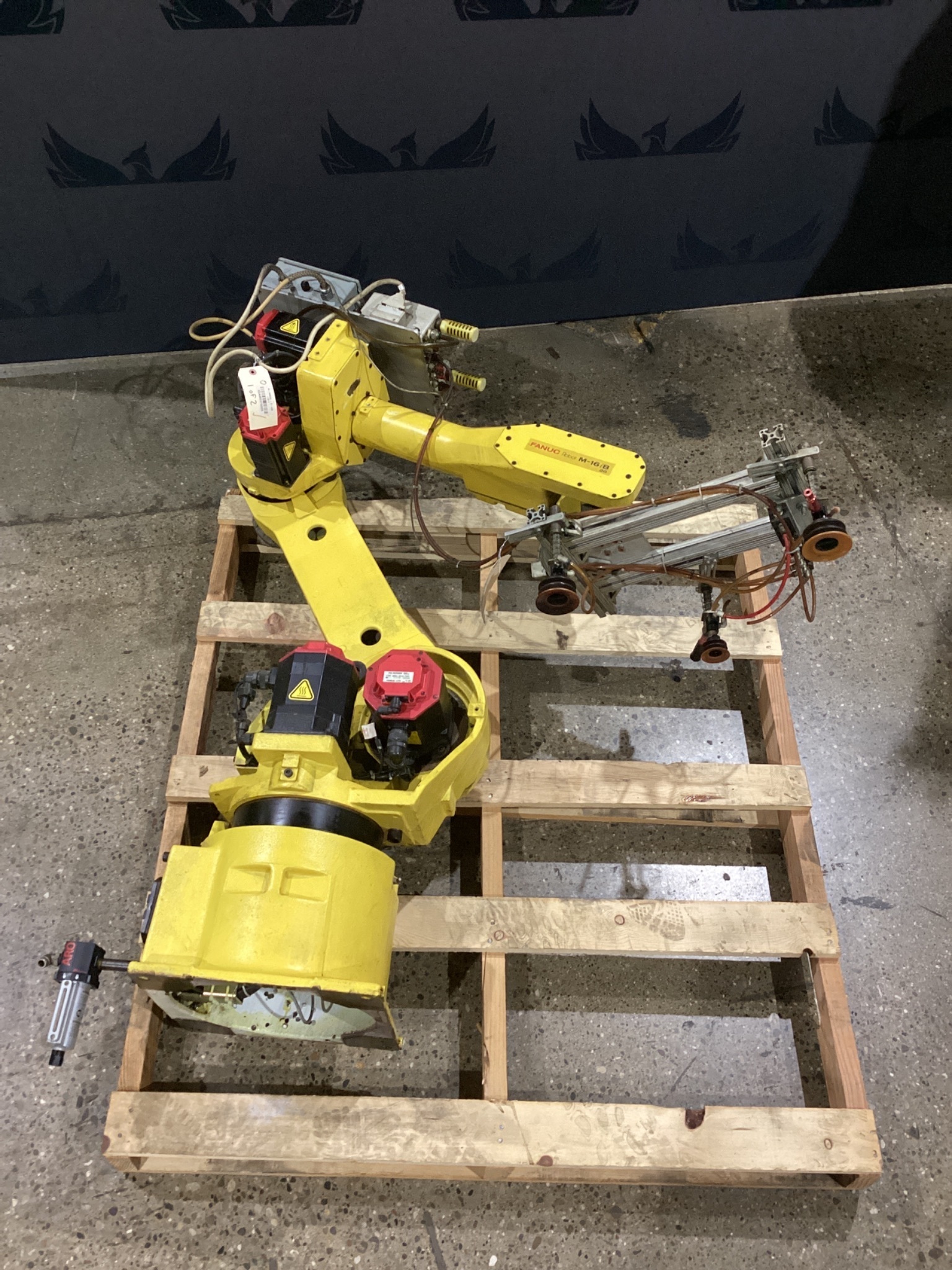 2003 FANUC M-16IB/20 + R-J3IB ROBOT ARM AND CONTROL PANEL NO TEACH PENDANT USED 1