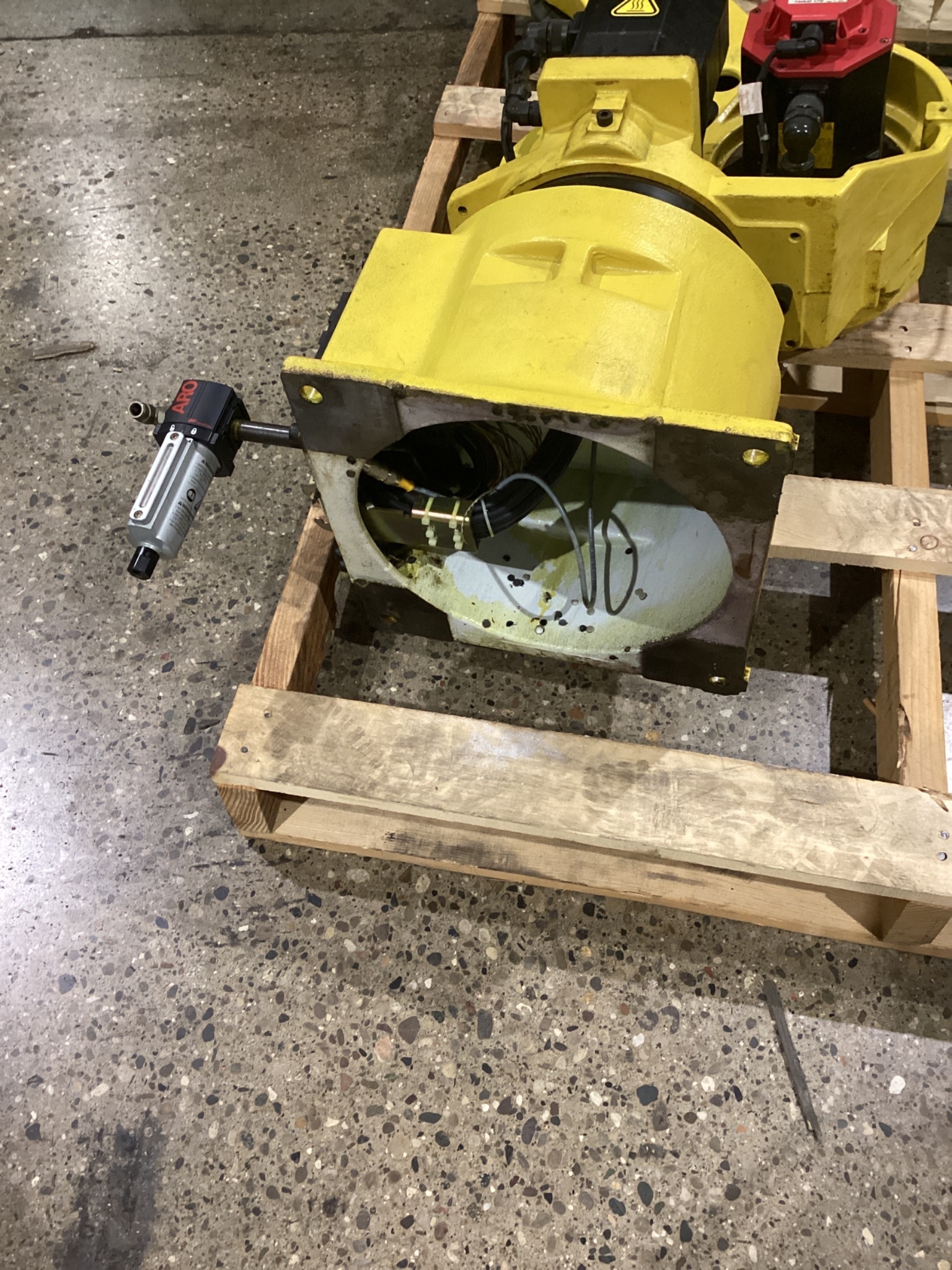2003 FANUC M-16IB/20 + R-J3IB ROBOT ARM AND CONTROL PANEL NO TEACH PENDANT USED 2