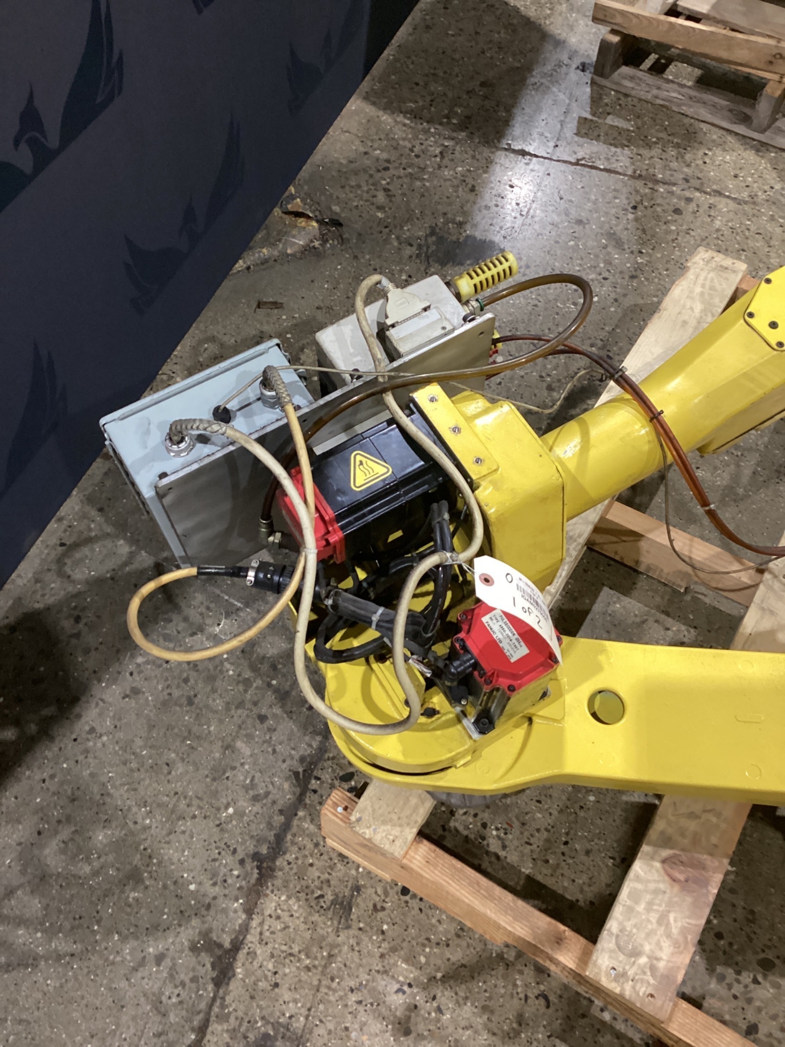 2003 FANUC M-16IB/20 + R-J3IB ROBOT ARM AND CONTROL PANEL NO TEACH PENDANT USED 5