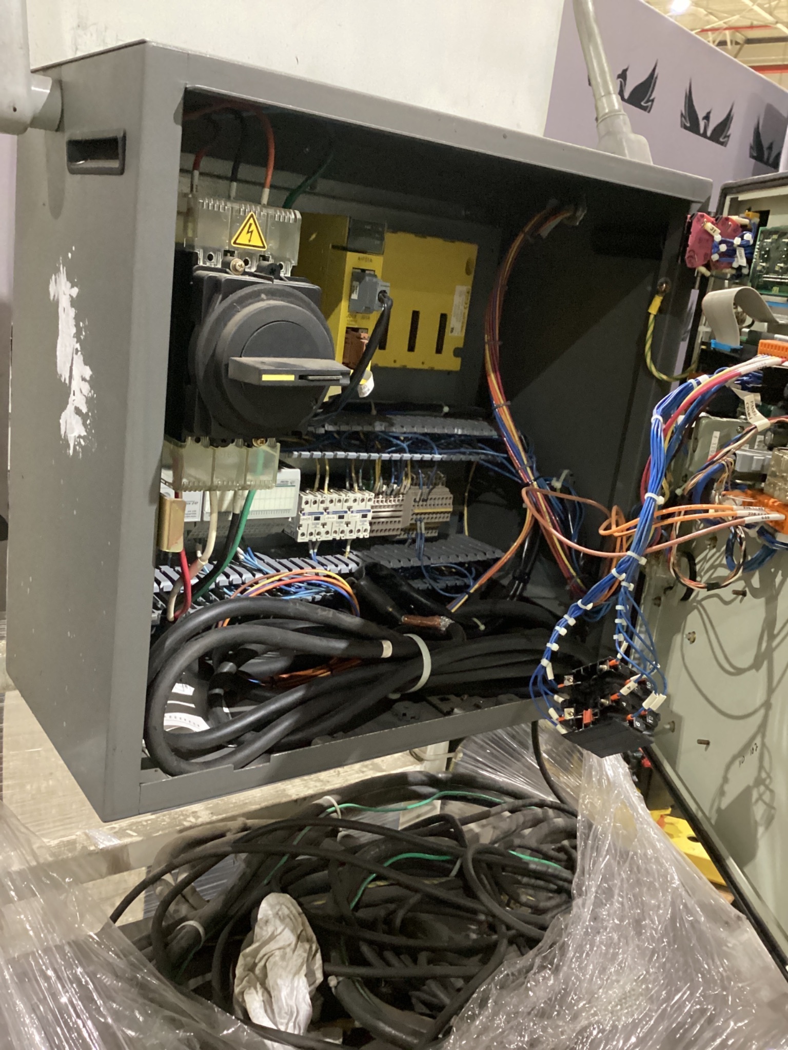 2003 FANUC M-16IB/20 + R-J3IB ROBOT ARM AND CONTROL PANEL NO TEACH PENDANT USED 7