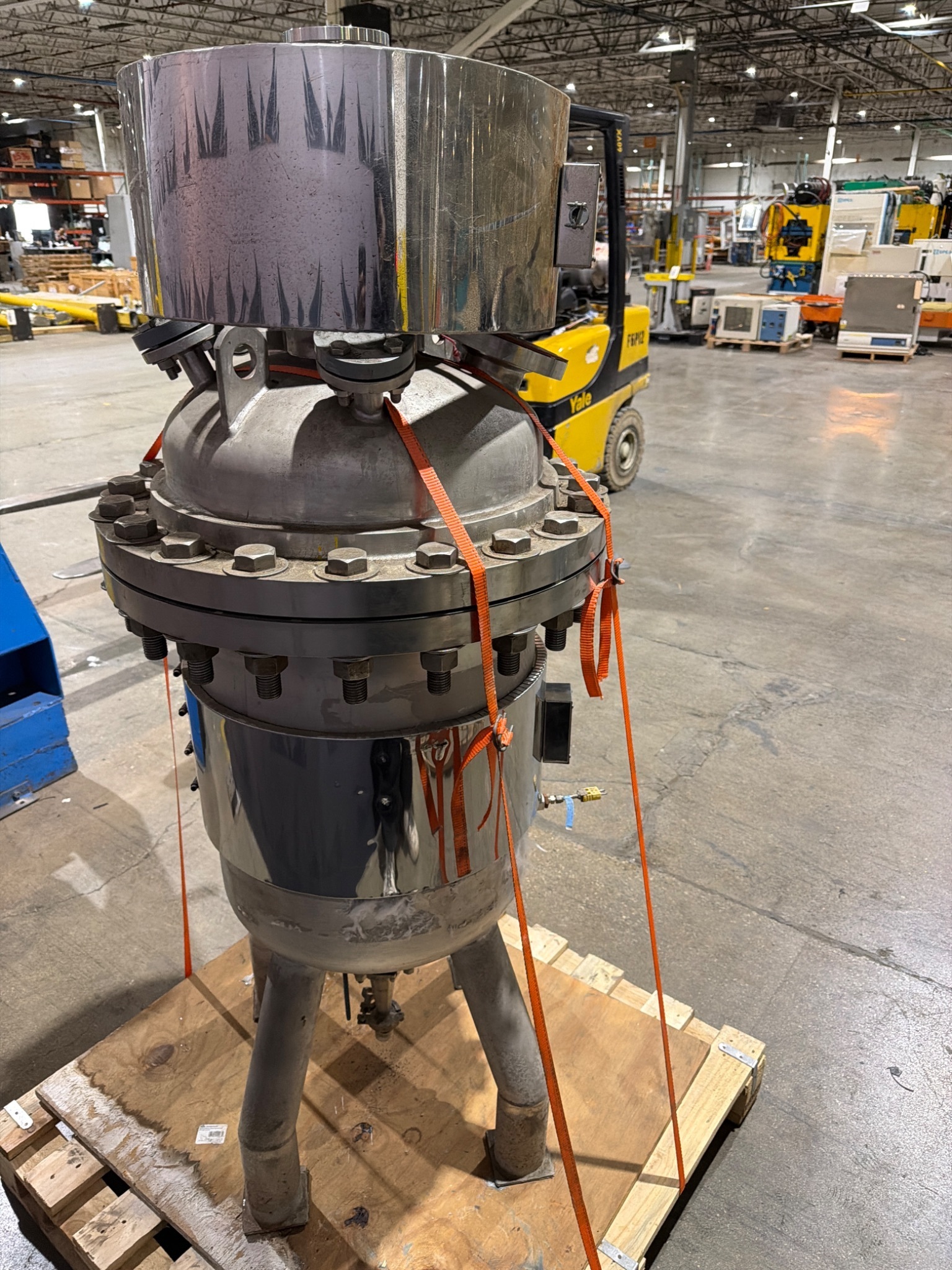 HYDROGENATION REACTOR WITH THERMOCOUPLE ASSEMBLY AND PROCESS HEATER; USED 3