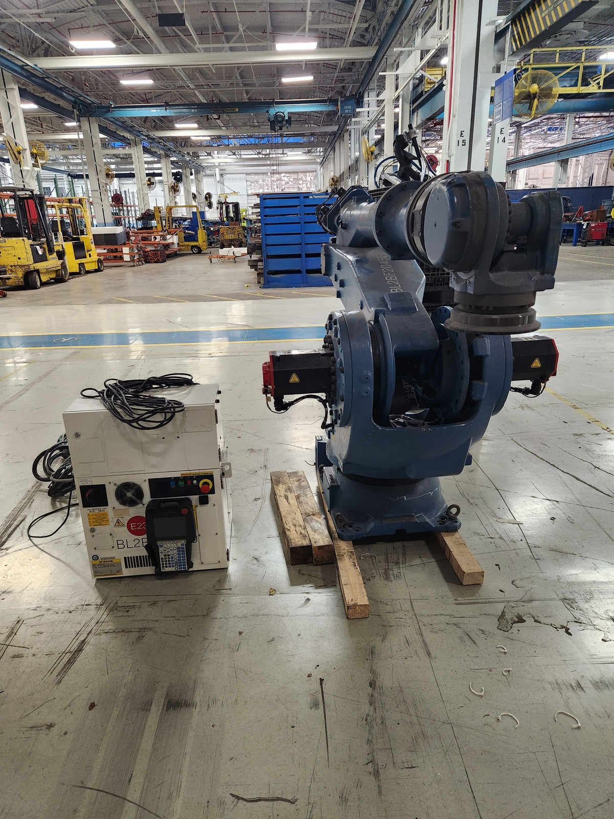 FANUC M‑900iB/280L Robot Complete w/ R‑30iB Plus Controller USED 1