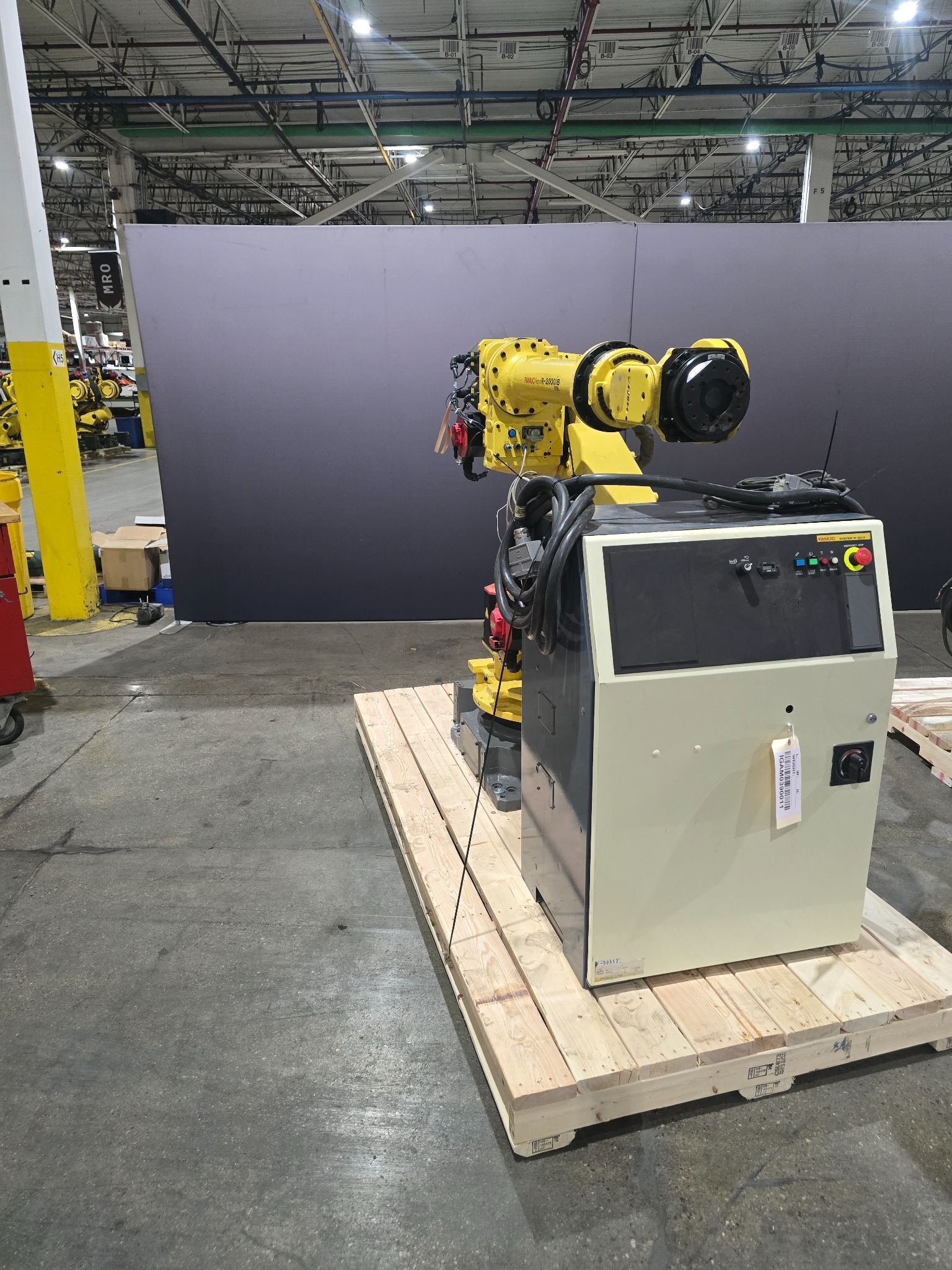 FANUC R2000IB/175L ROBOT ONLY DAMAGED CONNECTOR USED 7
