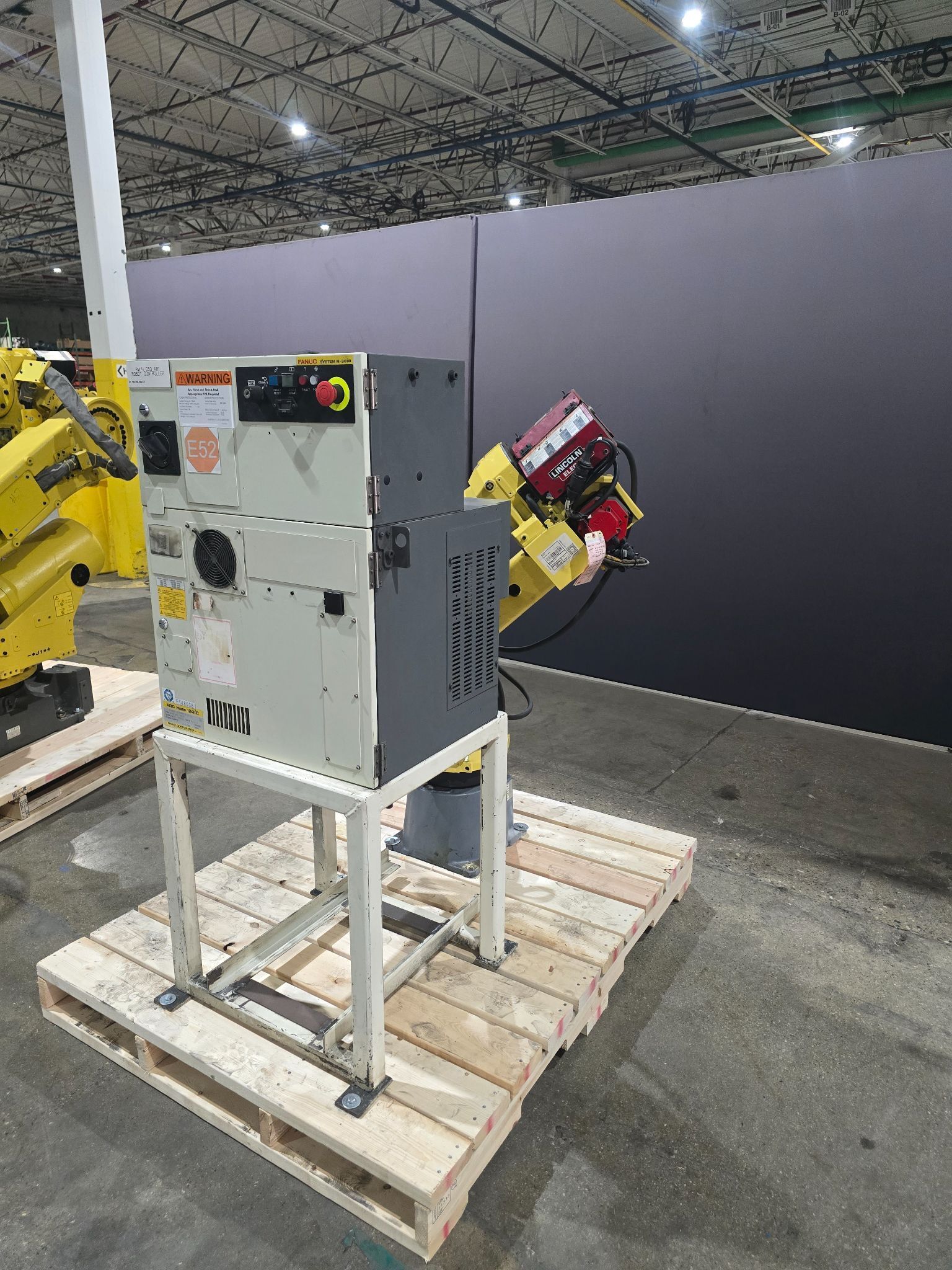 Fanuc ArcMate 120iC Complete with R‑30iA Controls & Lincoln Weld Component USED 0