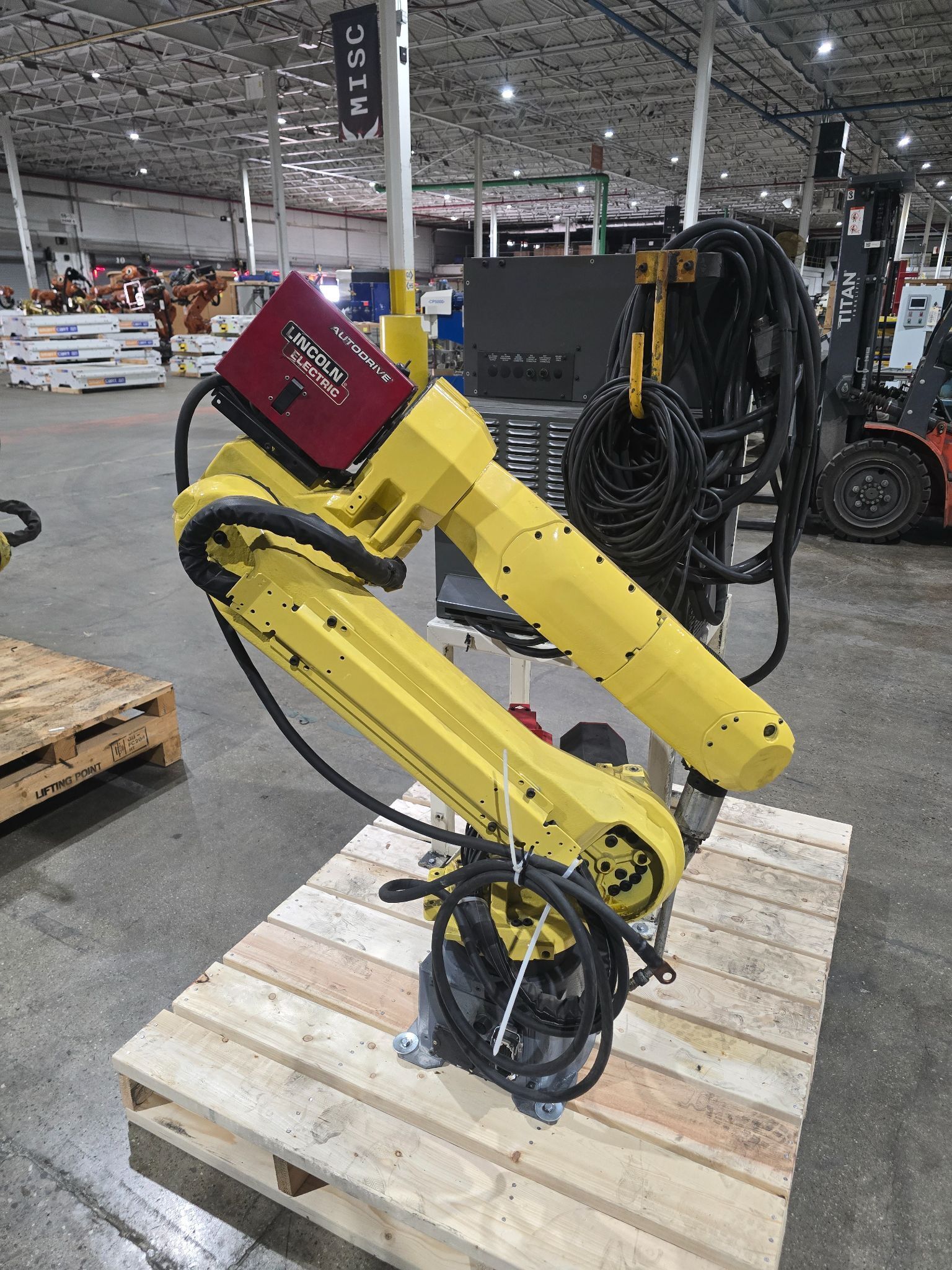 Fanuc ArcMate 120iC Complete with R‑30iA Controls & Lincoln Weld Component USED 1