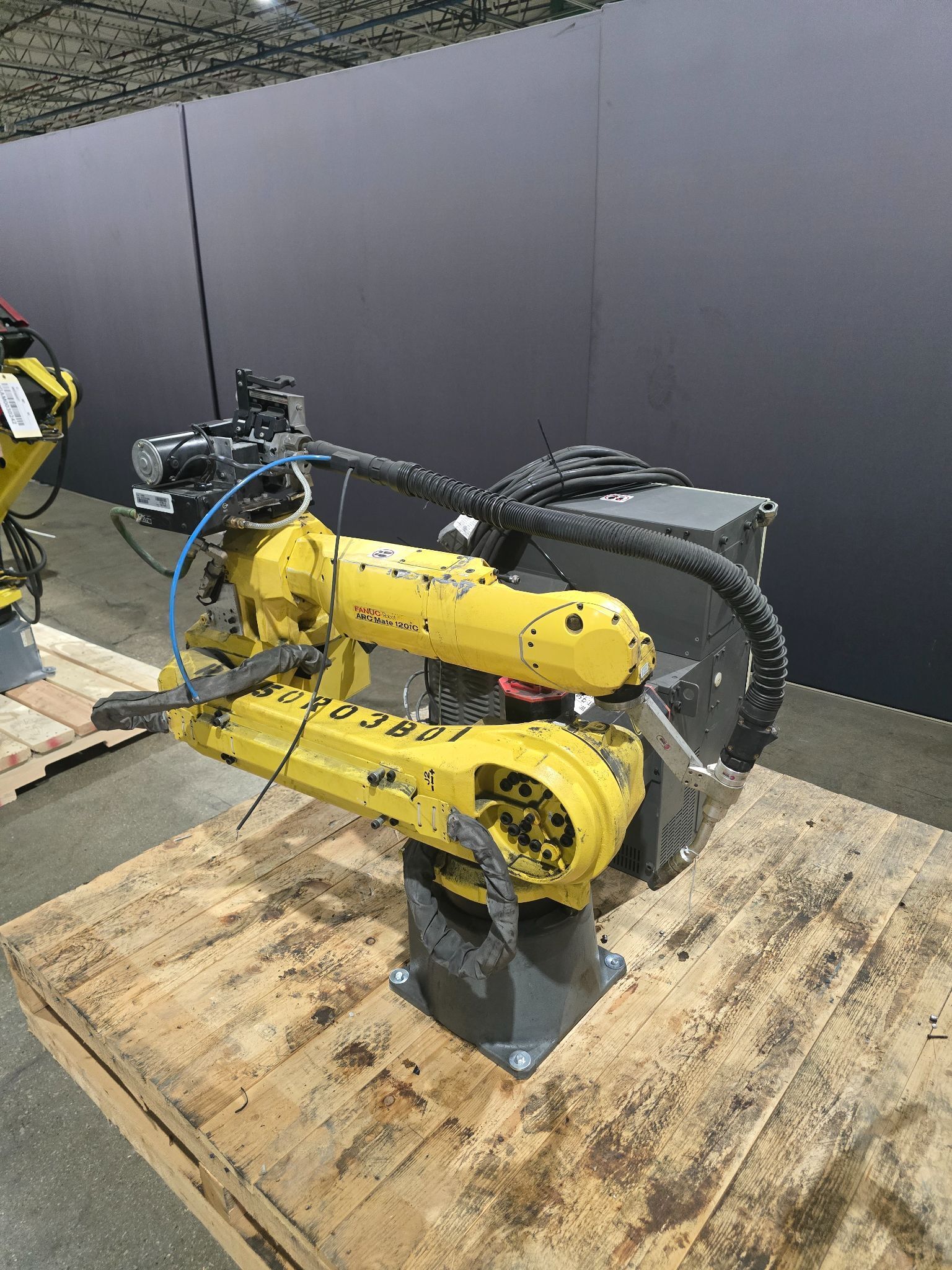 Fanuc ArcMate 120iC Complete with R‑30iB Controller USED 0