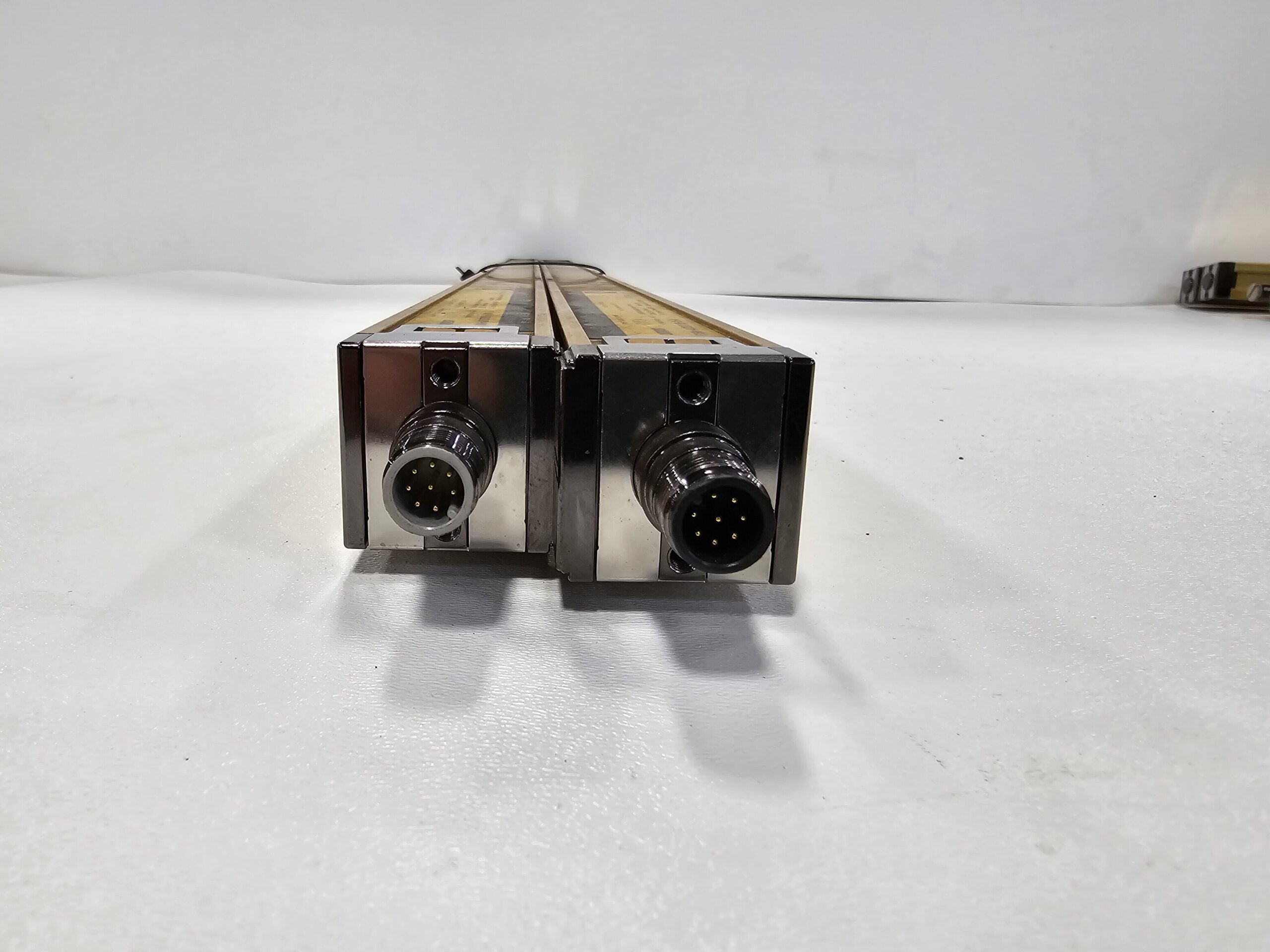 OMRON F3SN‑A0757P25‑L‑01 / F3SN‑A0757P25‑D‑01 Light Curtain Set USED 4