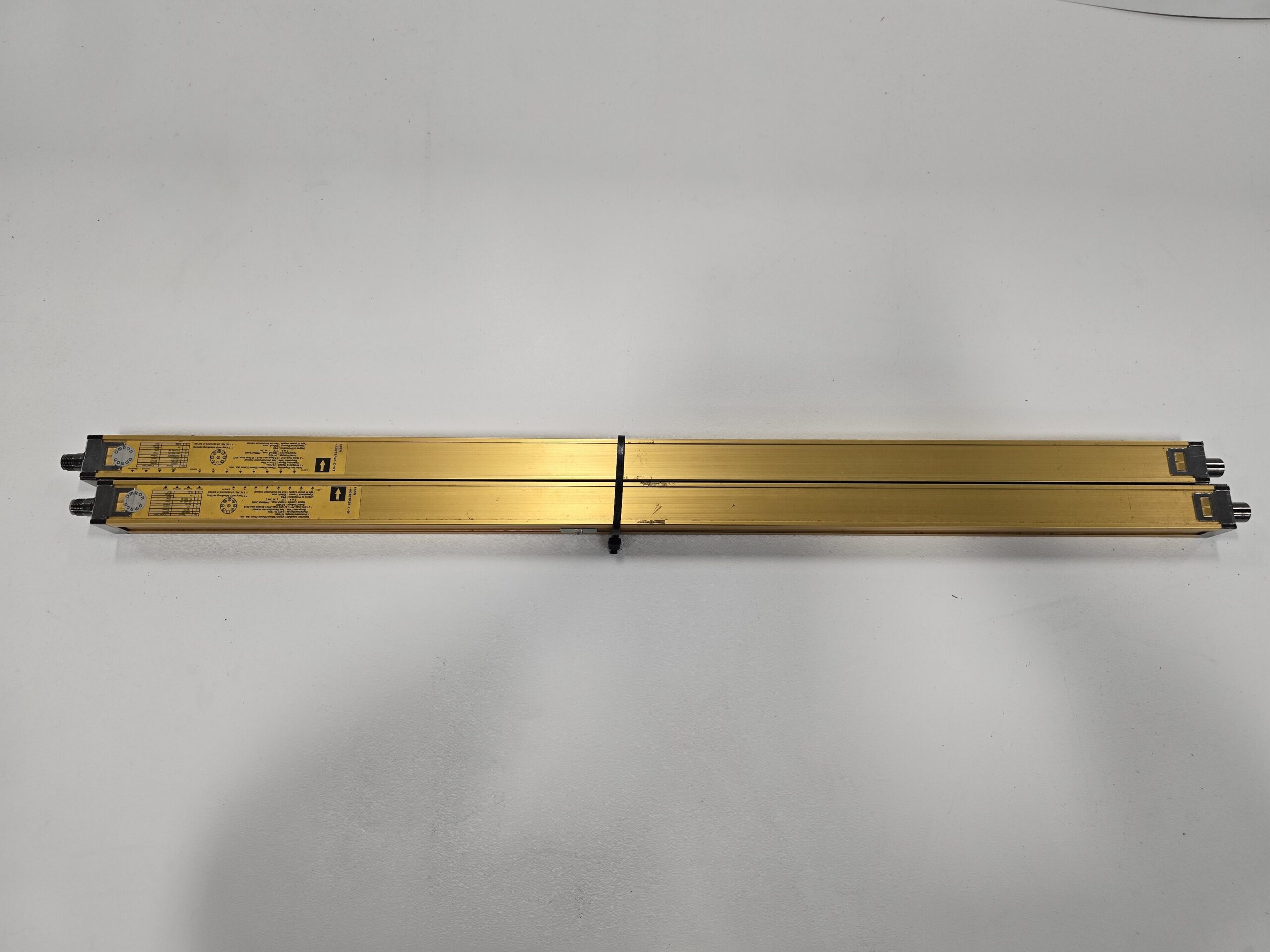OMRON F3SN‑A0757P25‑L‑01 / F3SN‑A0757P25‑D‑01 Light Curtain Set USED 1