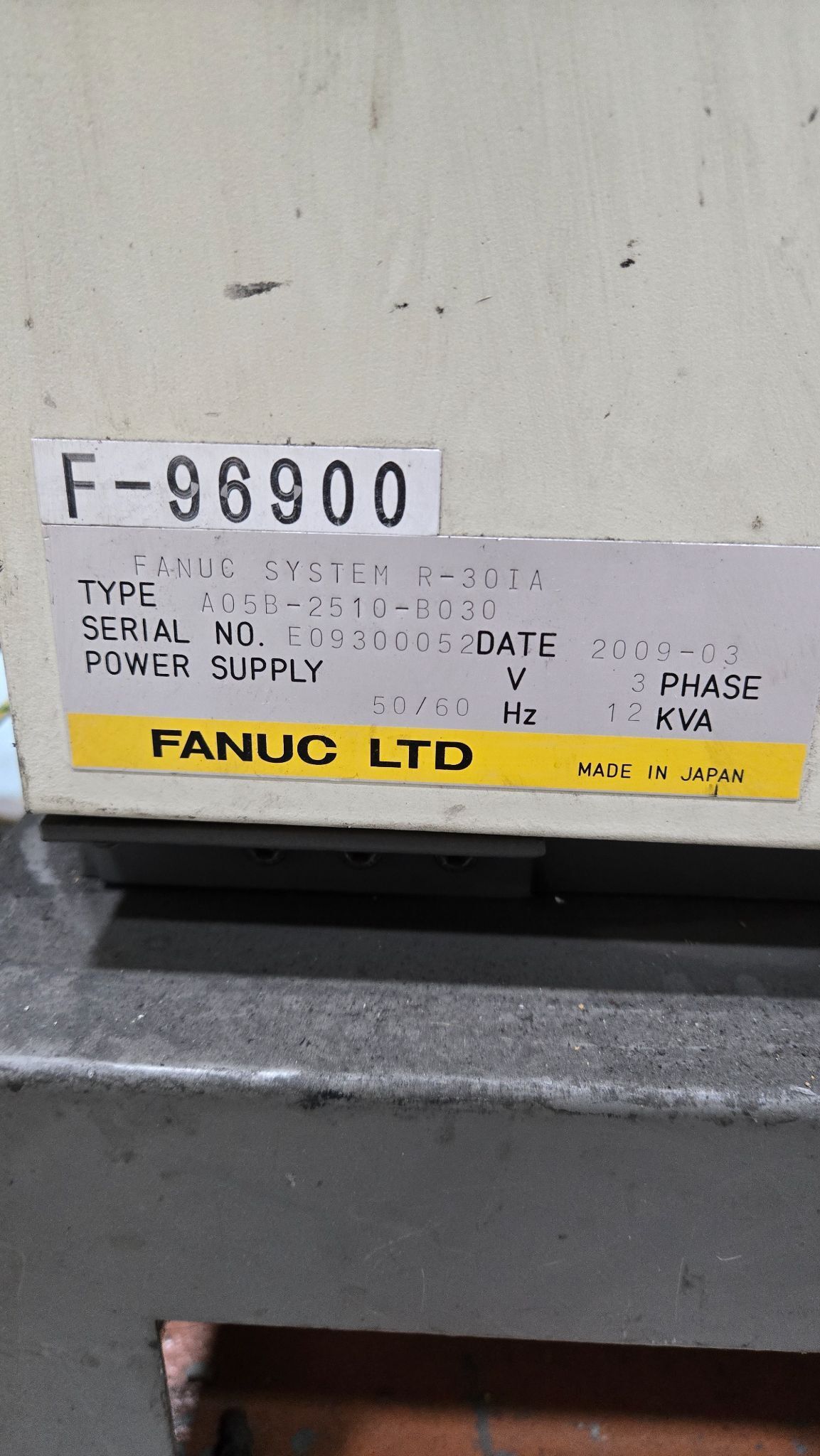 FANUC Robot R‑2000iB/210F Complete w/ R‑30iA Controller USED 11