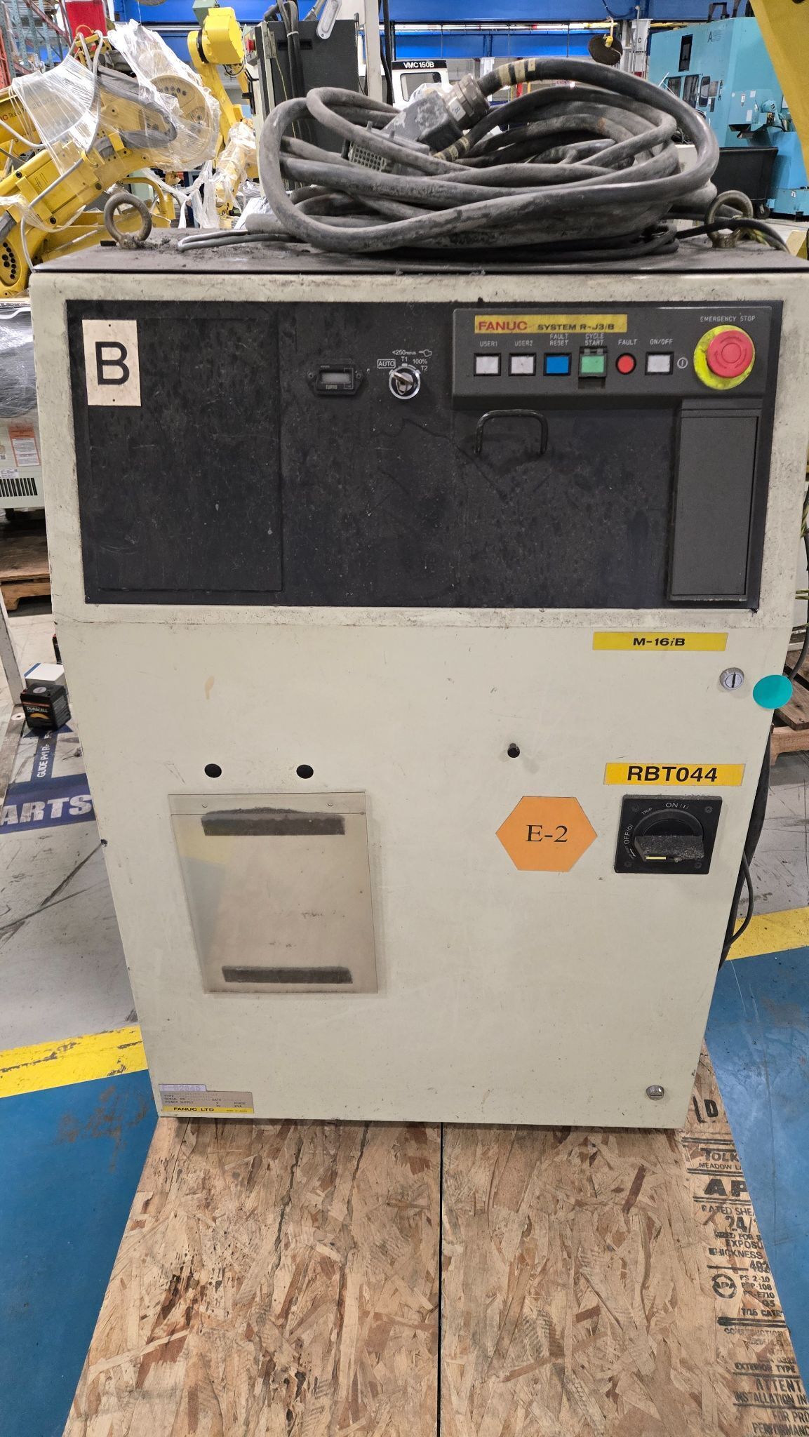 FANUC M‑16iB/20 Complete w/ R‑J3iB Controller USED 8