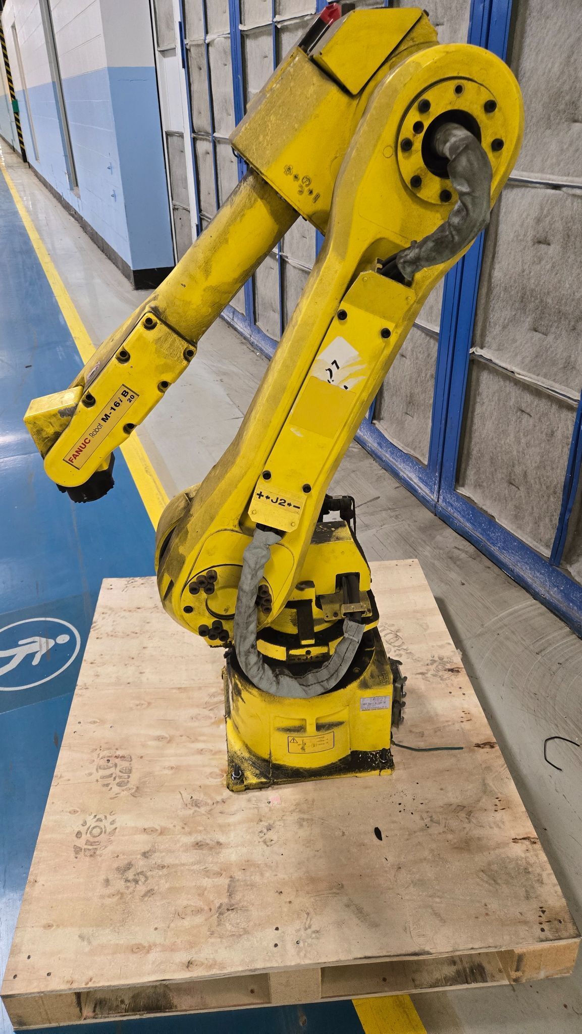 FANUC M‑16iB/20 Complete w/ R‑J3iB Controller USED 5