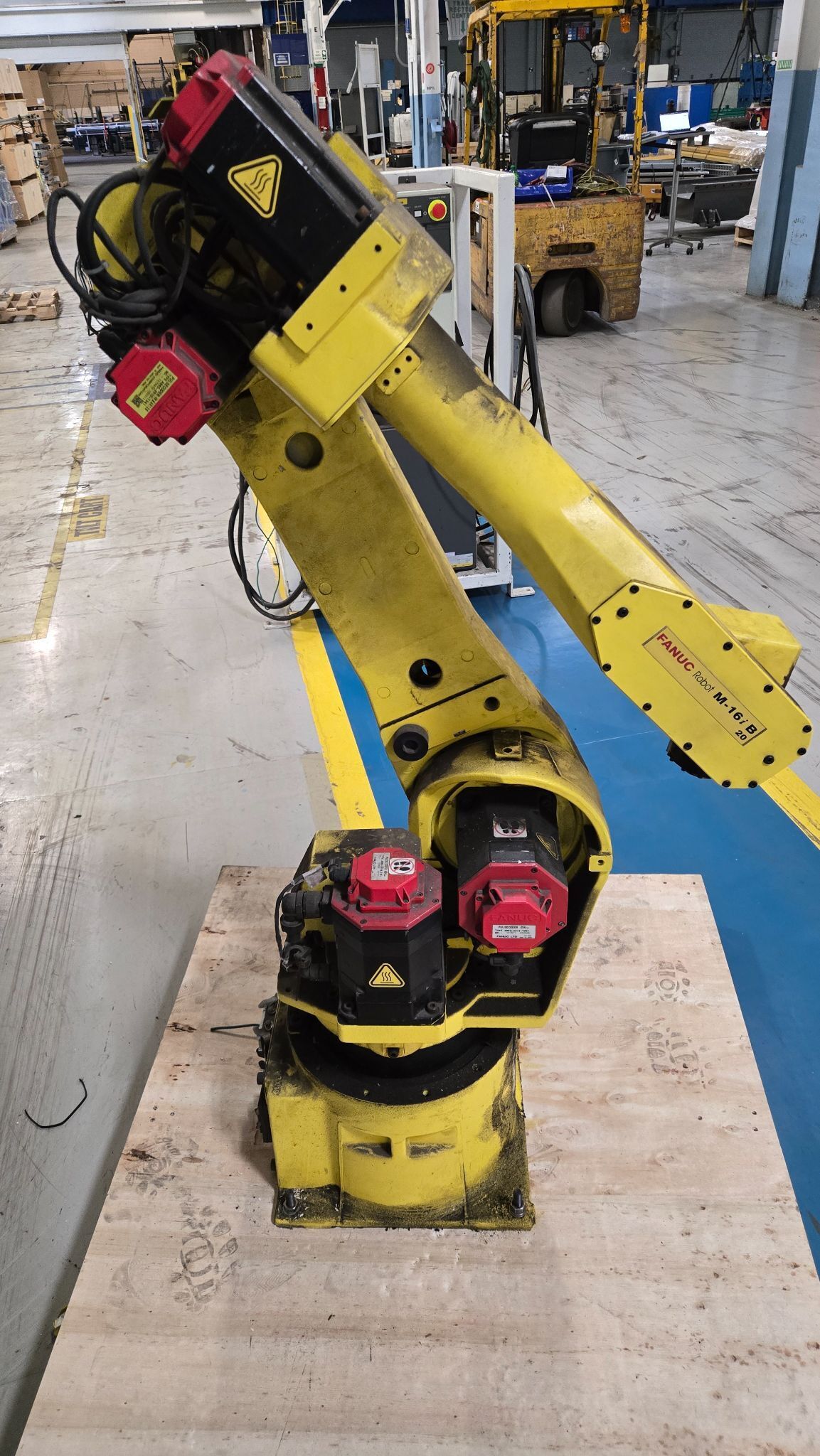 FANUC M‑16iB/20 Complete w/ R‑J3iB Controller USED 6