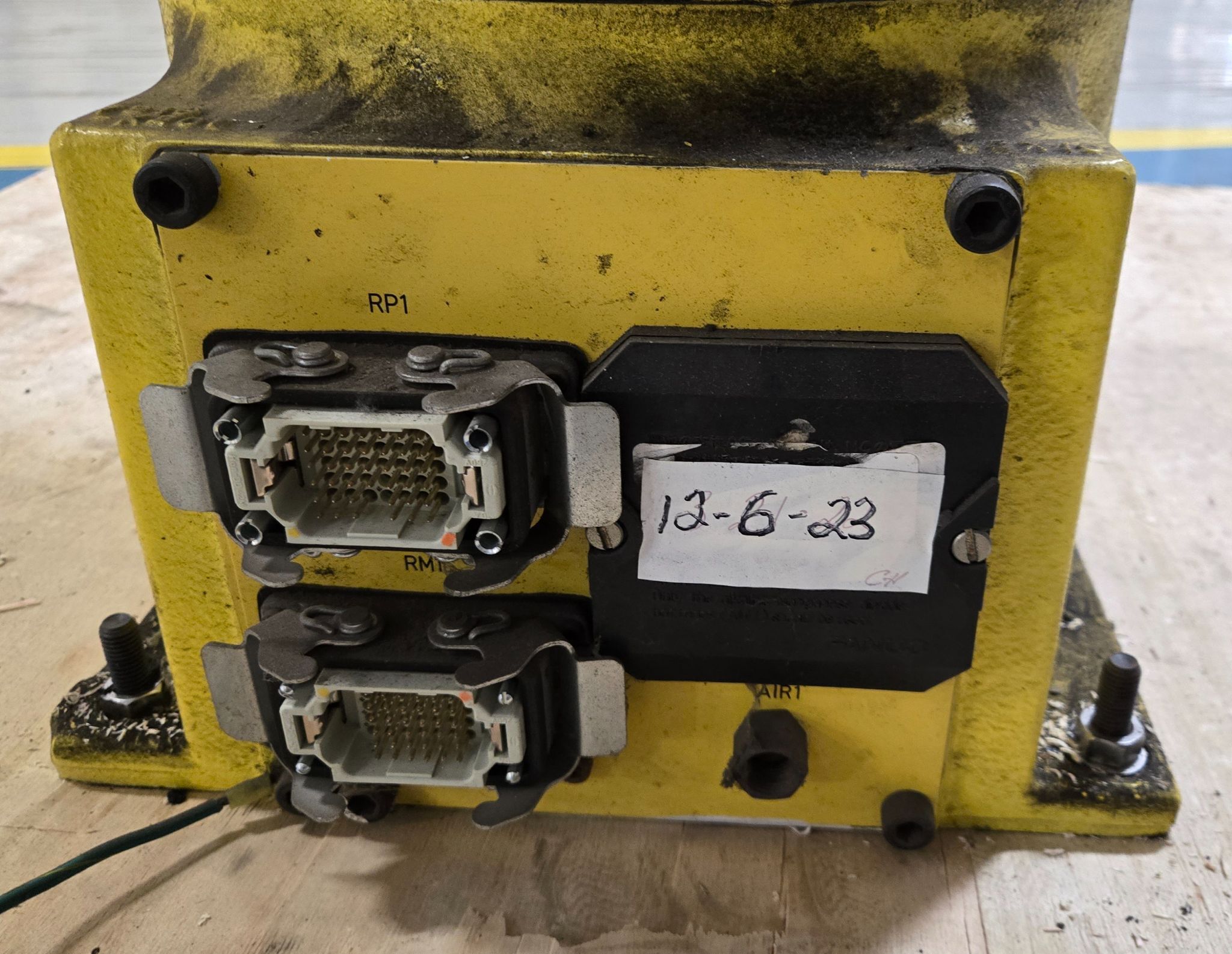 FANUC M‑16iB/20 Complete w/ R‑J3iB Controller USED 9