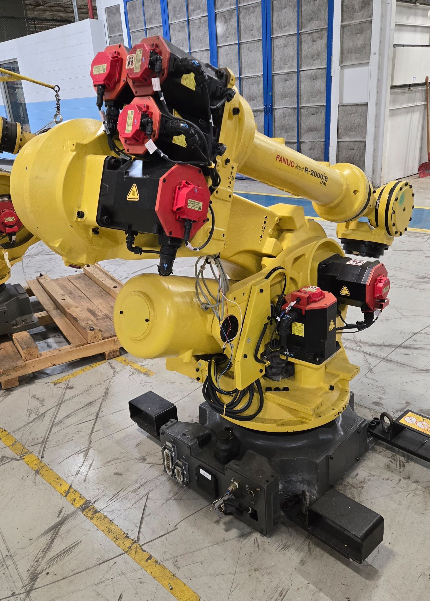 Fanuc R‑2000iB/175L Complete with R‑30iA Controller USED 3