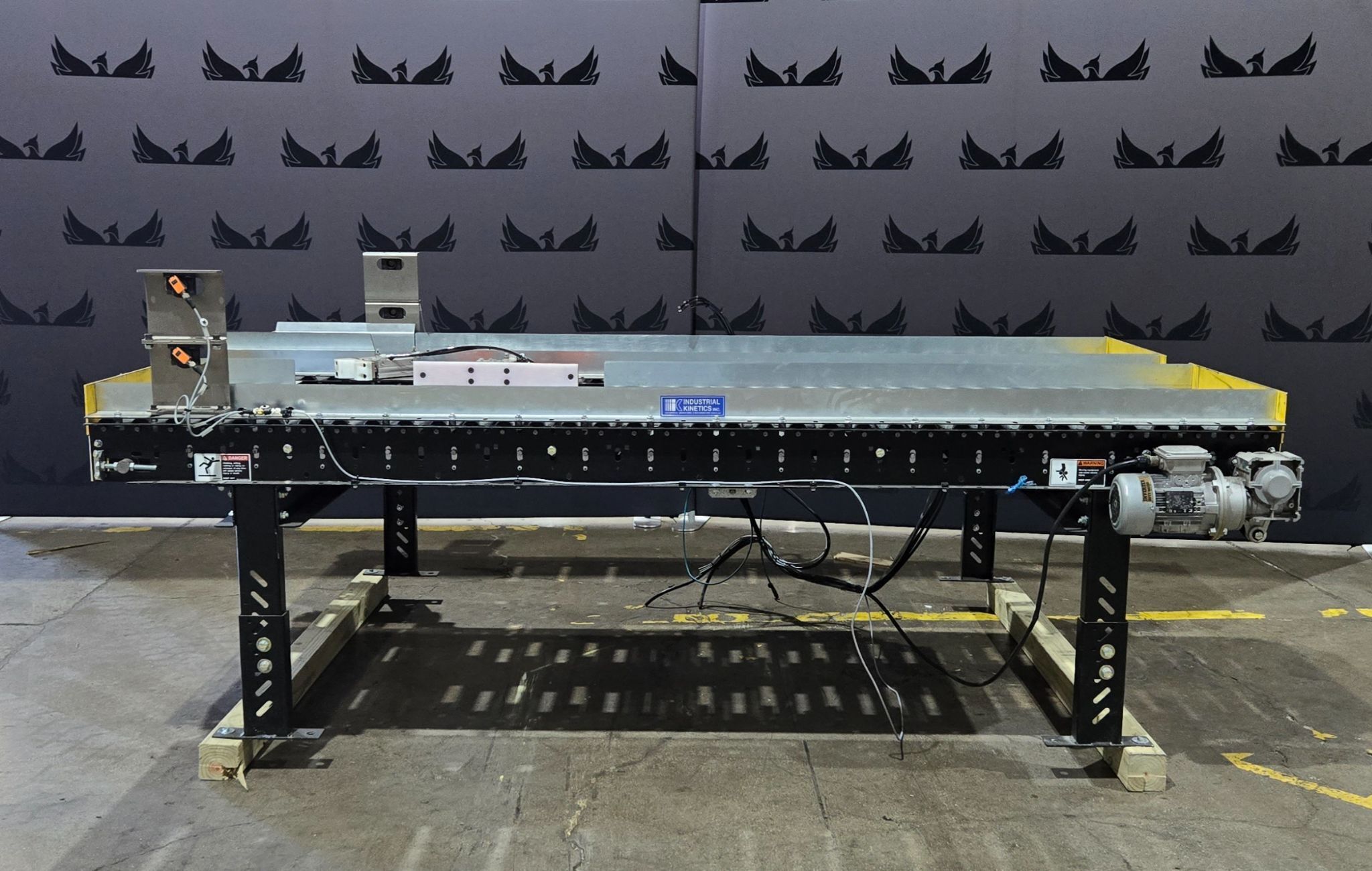 INDUSTRIAL KINETICS Roller Conveyor Lane 23.5" x 108" USED 0