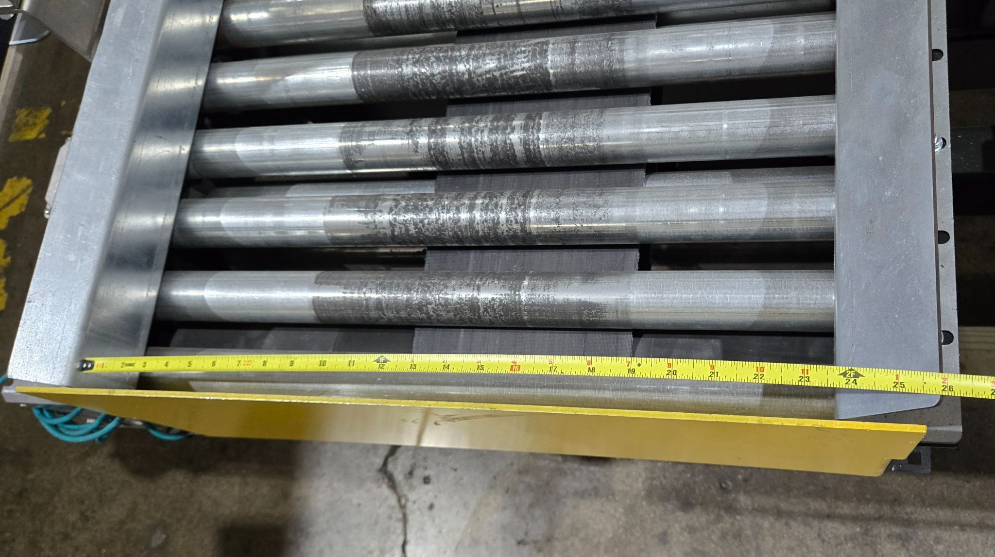 INDUSTRIAL KINETICS Roller Conveyor Lane 23.5" x 108" USED 8