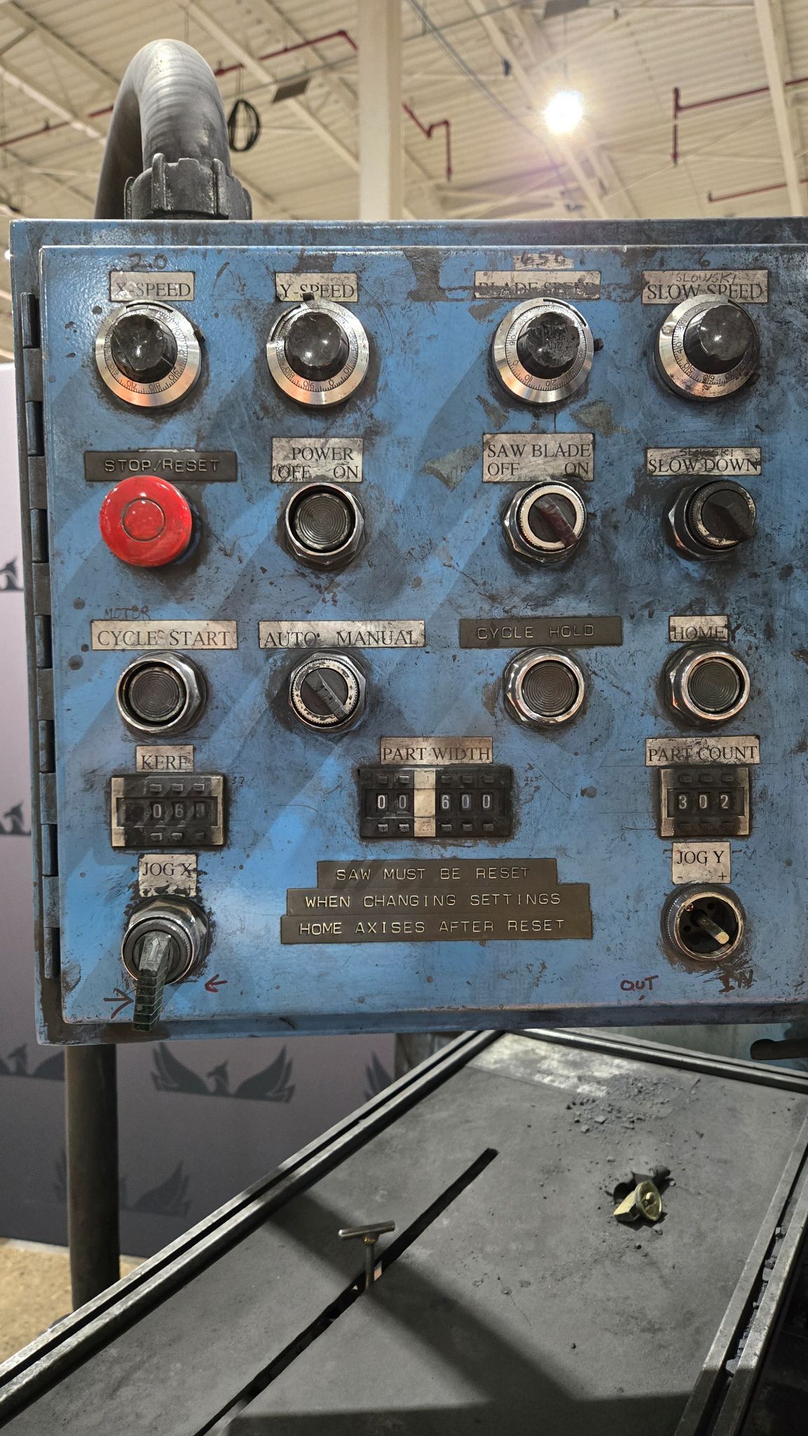 Automatic Vertical Bandsaw USED 4