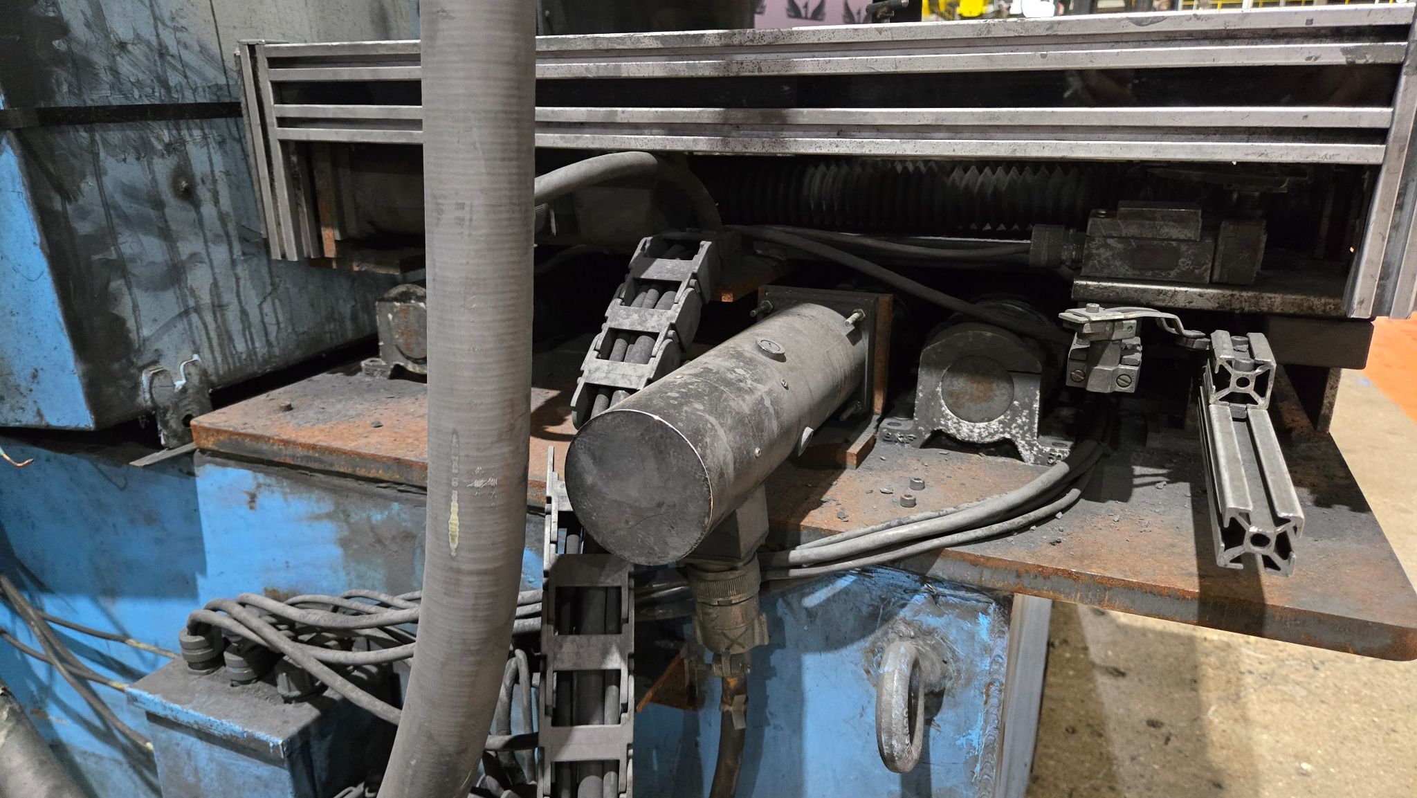 Automatic Vertical Bandsaw USED 7