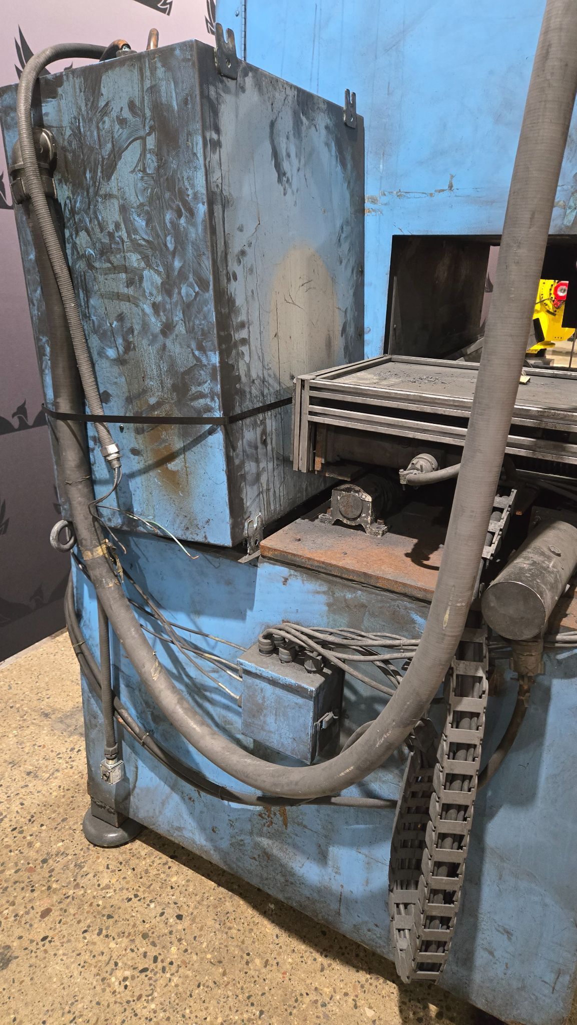 Automatic Vertical Bandsaw USED 8
