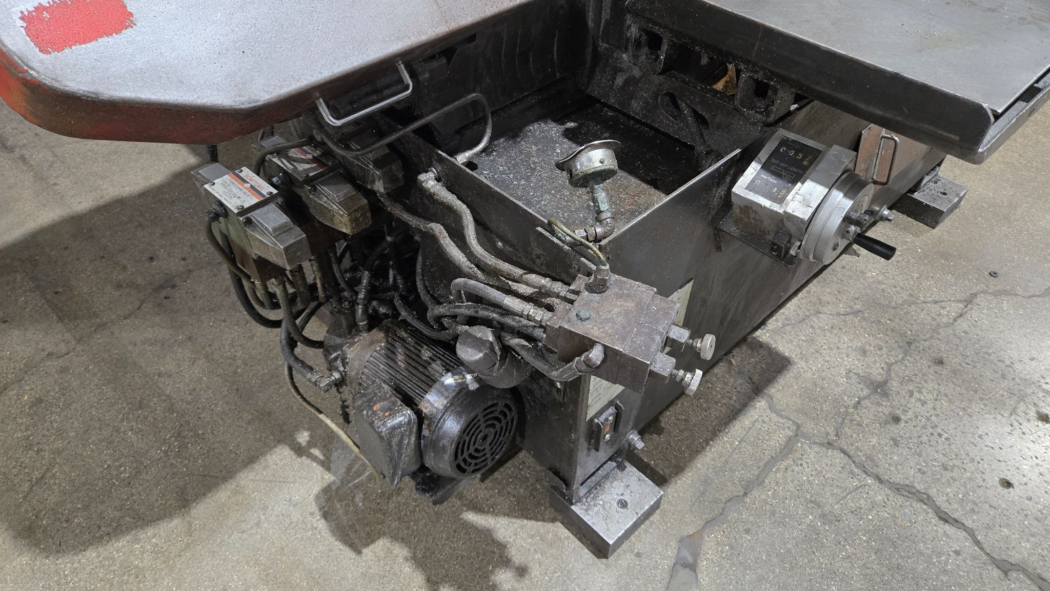 AMADA HA-400 HORIZONTAL BANDSAW USED 11
