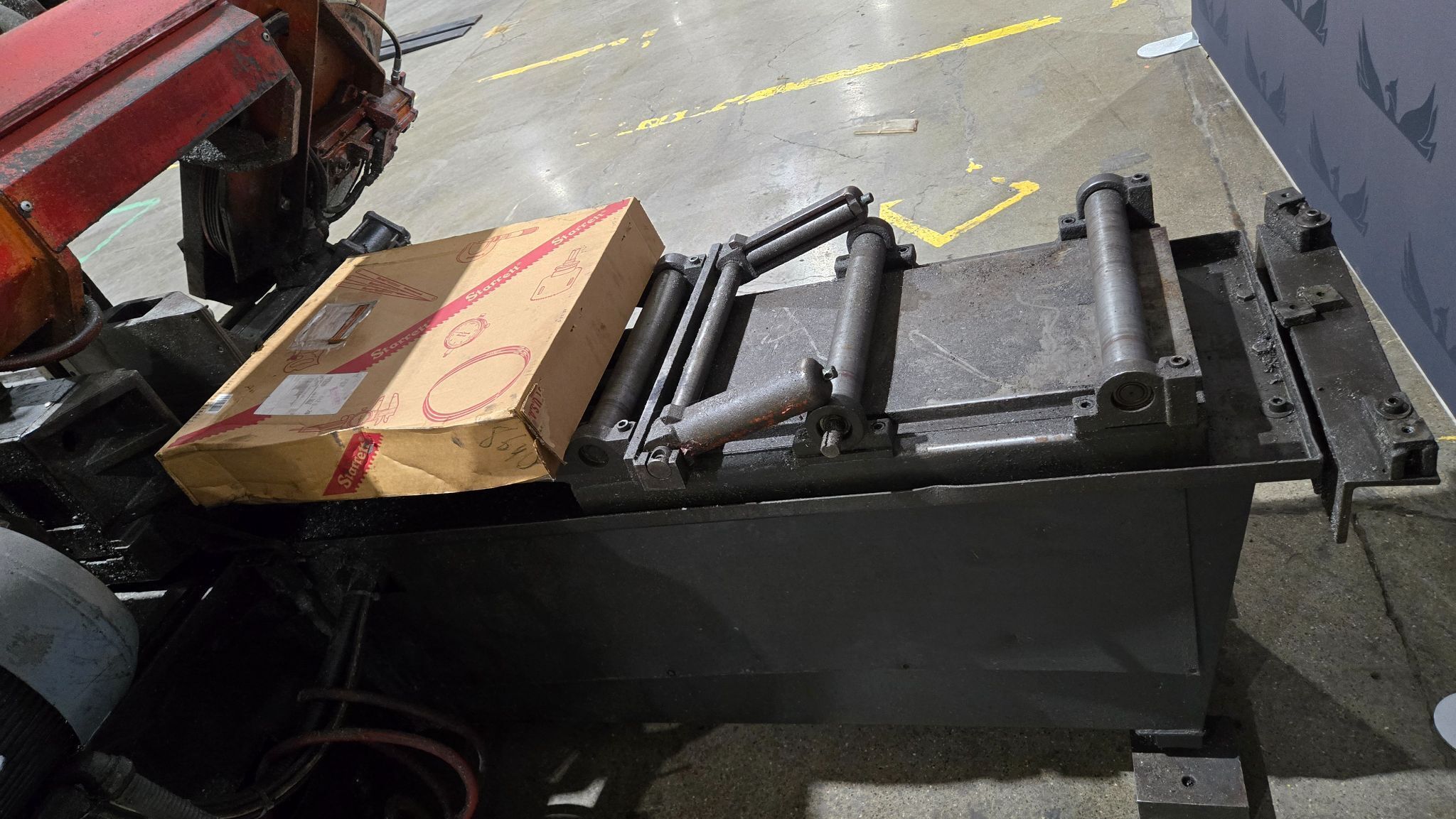AMADA HA-400 HORIZONTAL BANDSAW USED 13