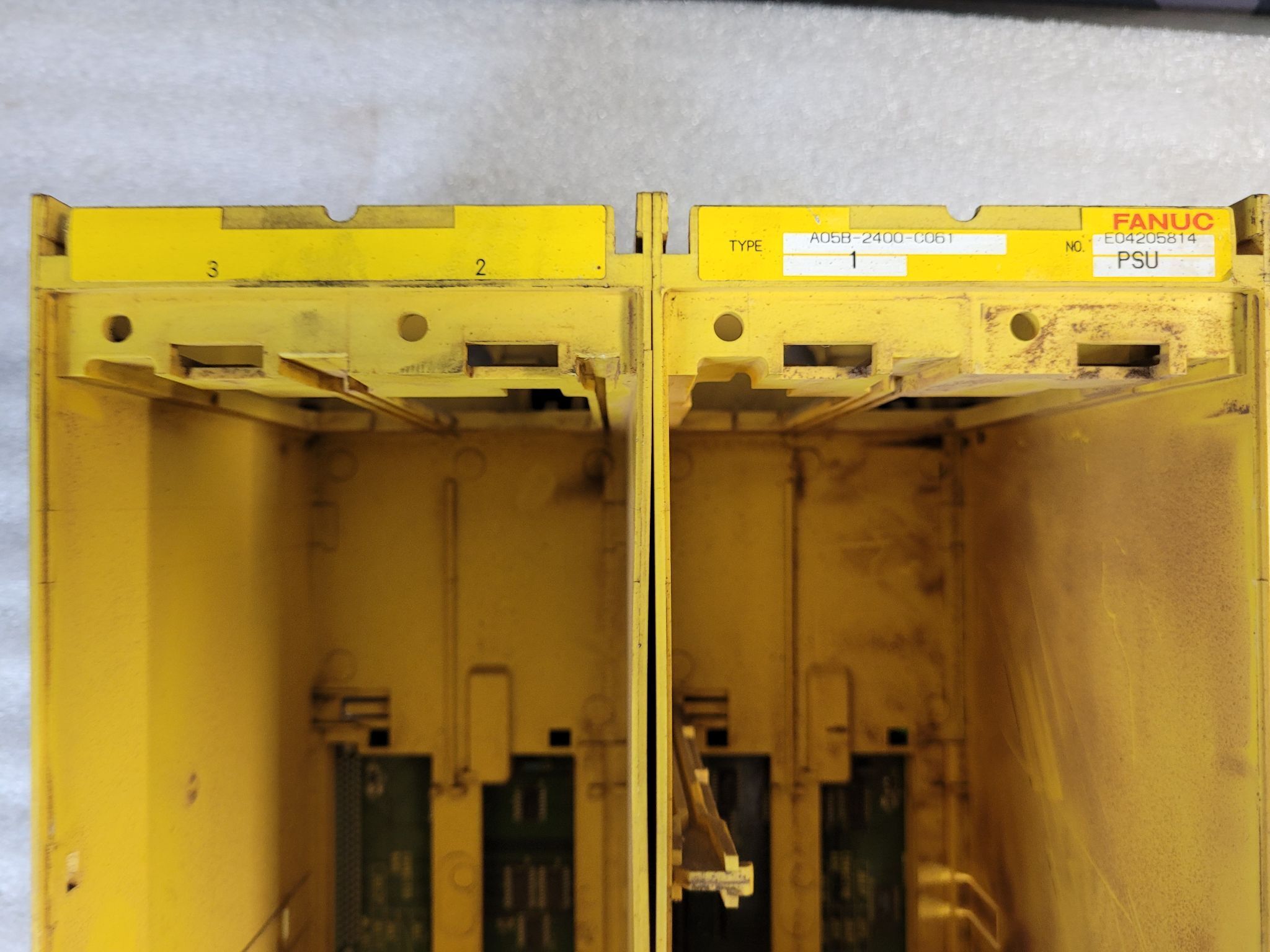 FANUC A05B‑2400‑C061 4‑Slot Backplane Assembly USED 1