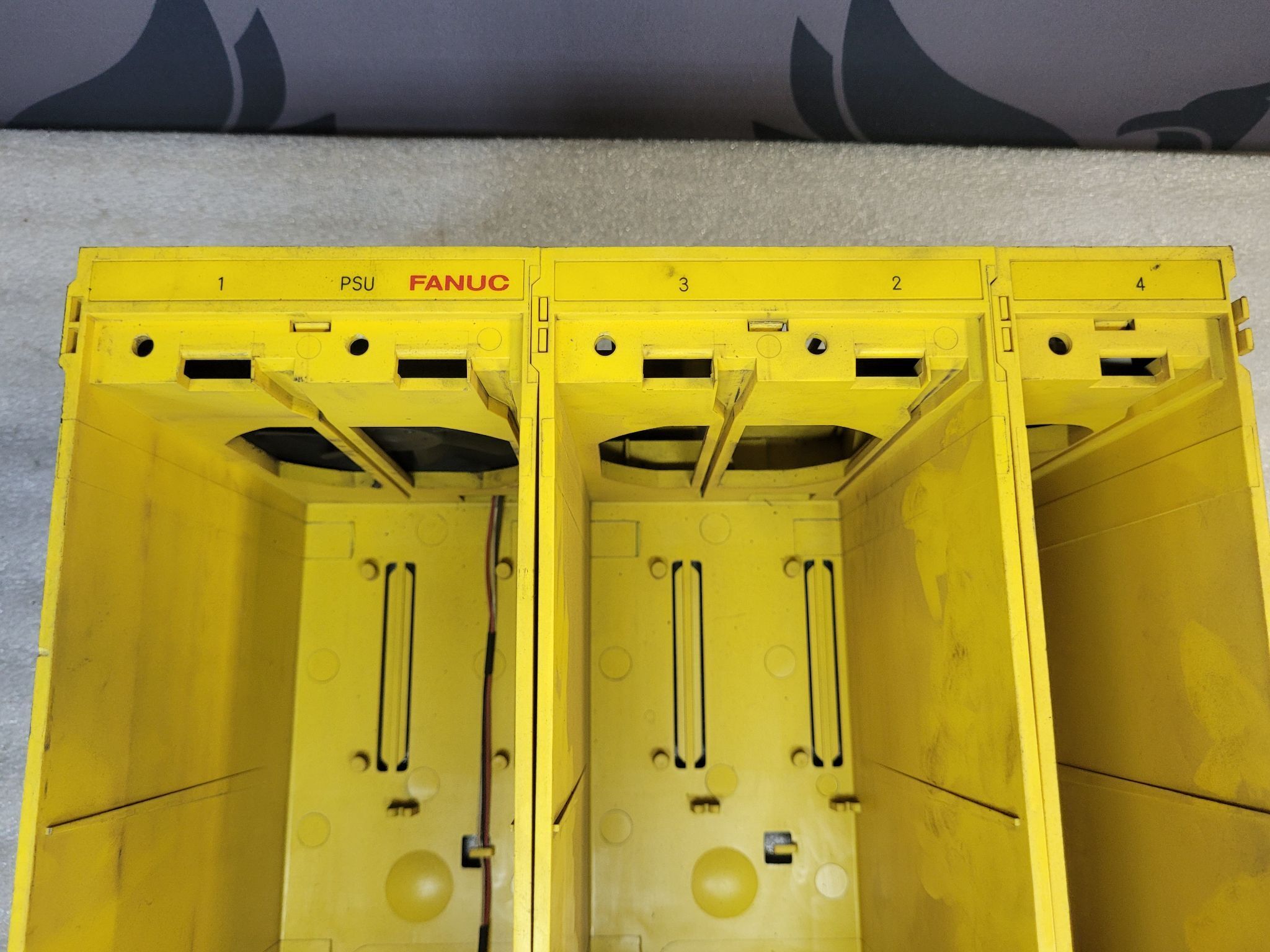 FANUC A05B‑2316‑C111 5‑Slot Backplane Enclosure USED 2