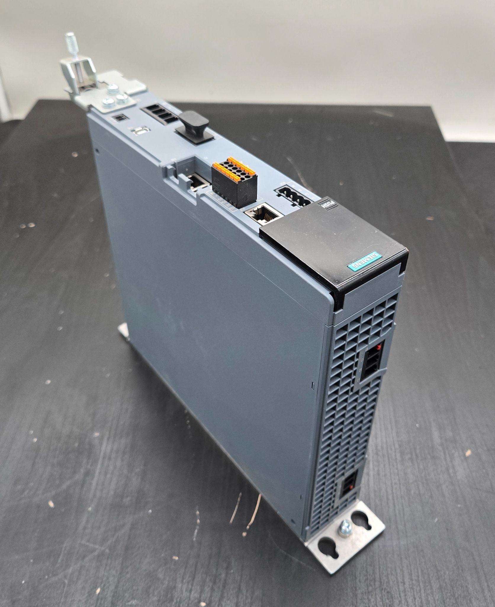 SIEMENS 6SL3210-5HE11-0UF0 FS:3 SINAMICS S210 SERVO DRIVE USED 0