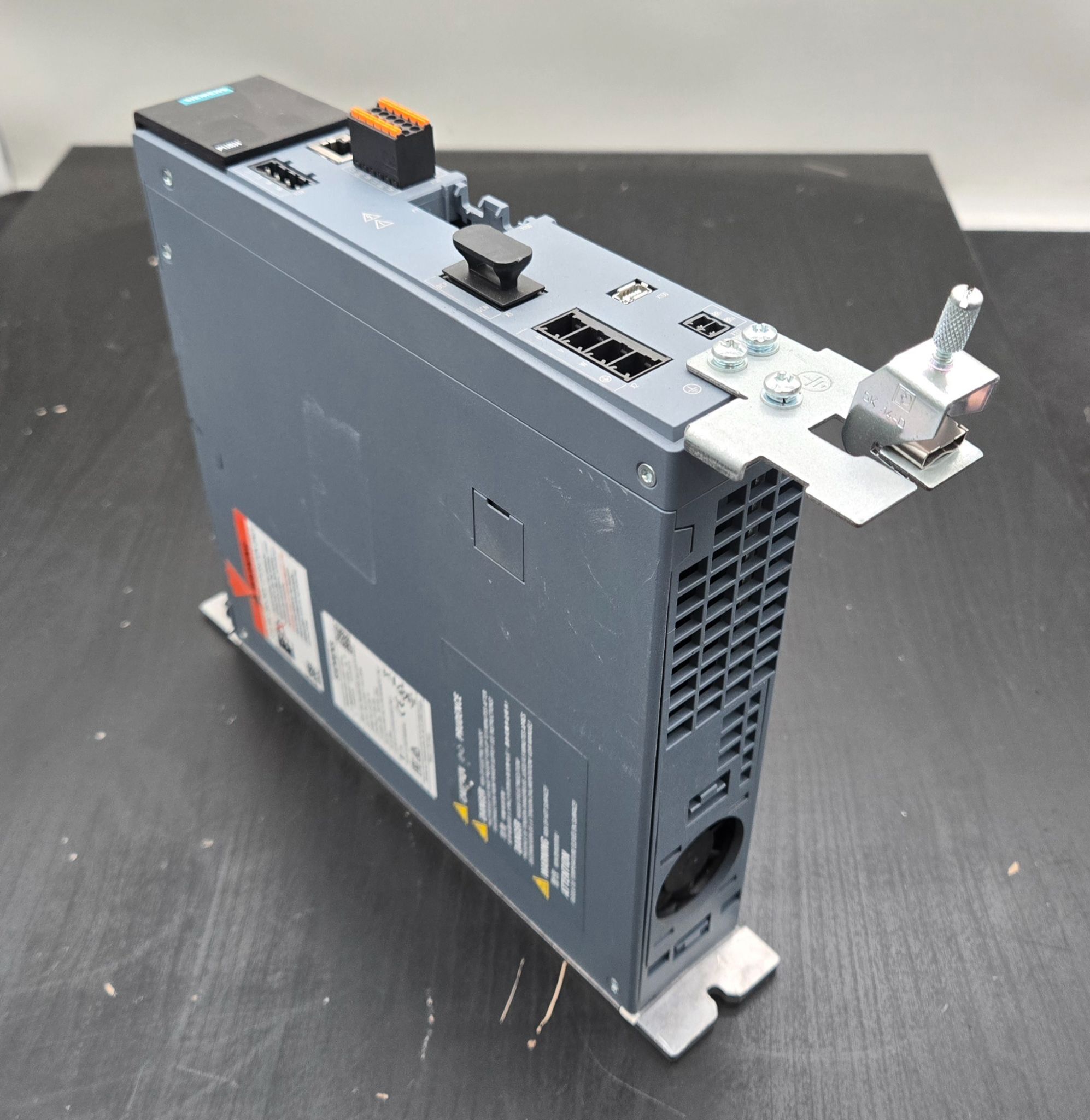 SIEMENS 6SL3210-5HE11-0UF0 FS:3 SINAMICS S210 SERVO DRIVE USED 1