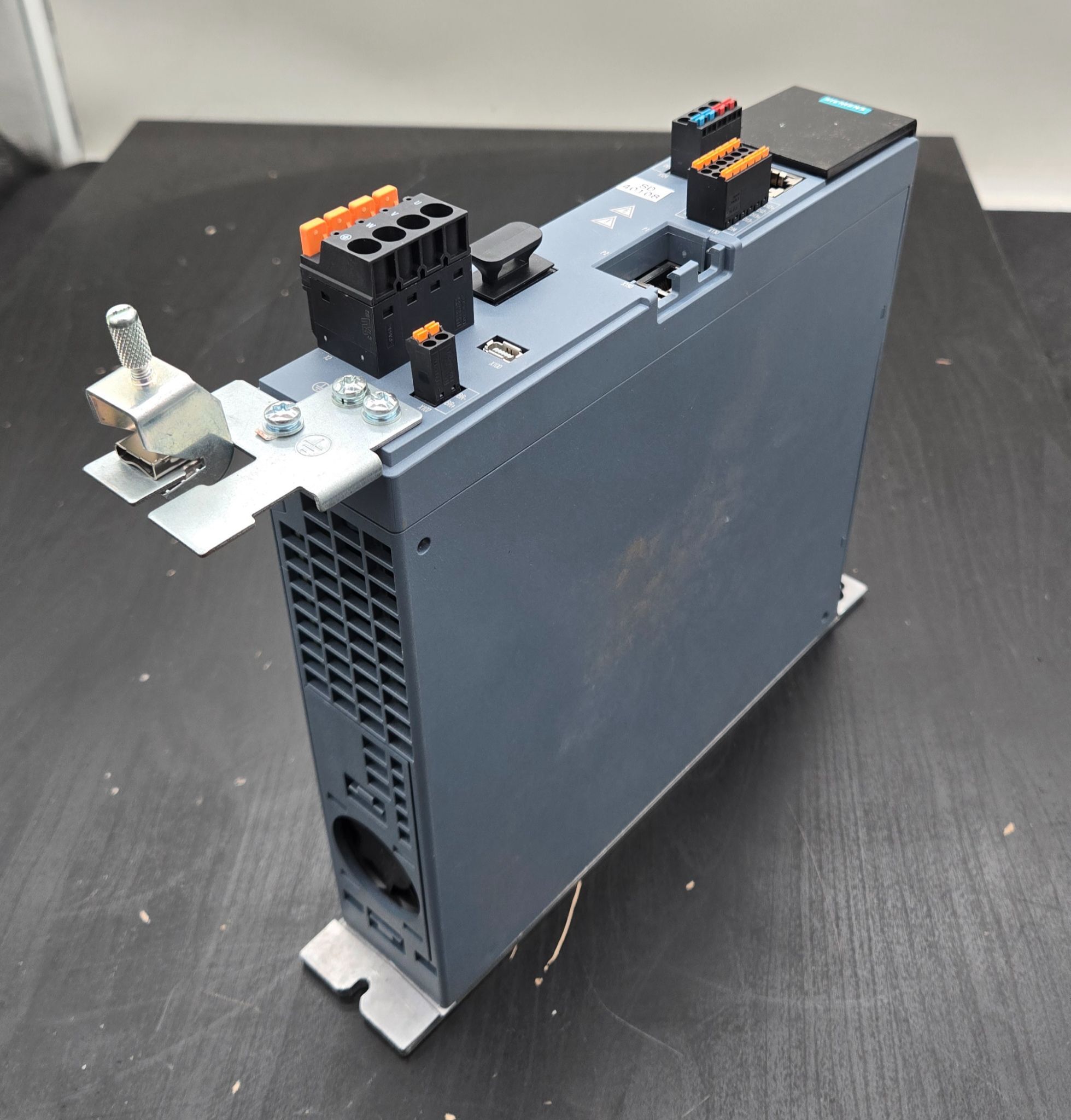 6SL3210-5HE11-0UF0 G120X 10HP 480V VFD Drive – USED 5