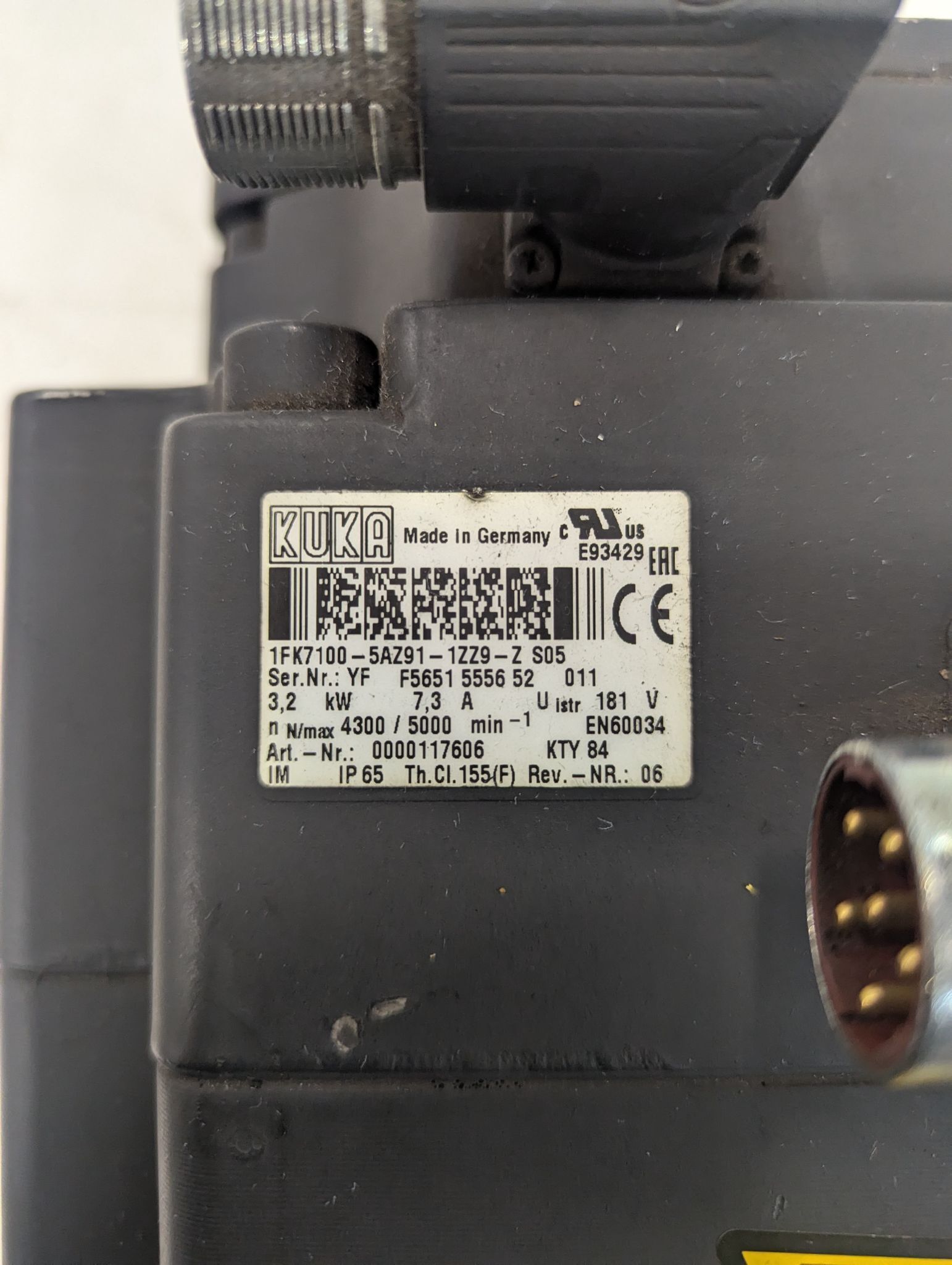 KUKA 1FK7100-5AZ91-1ZZ9-Z S05 AC Servo Motor Used 2