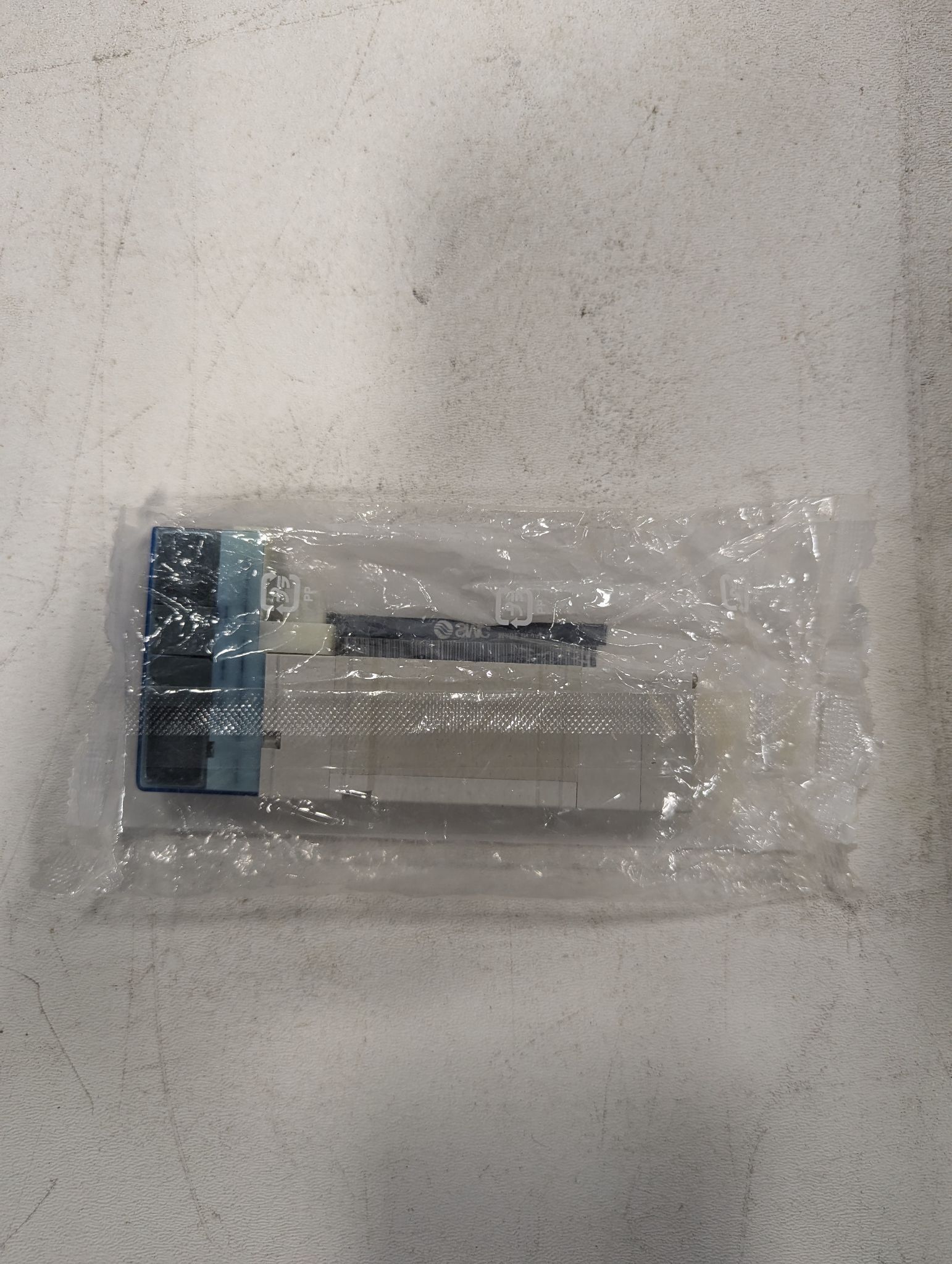 SMC SY7A00‑5U1‑NA Pneumatic Solenoid Valve NEW 1