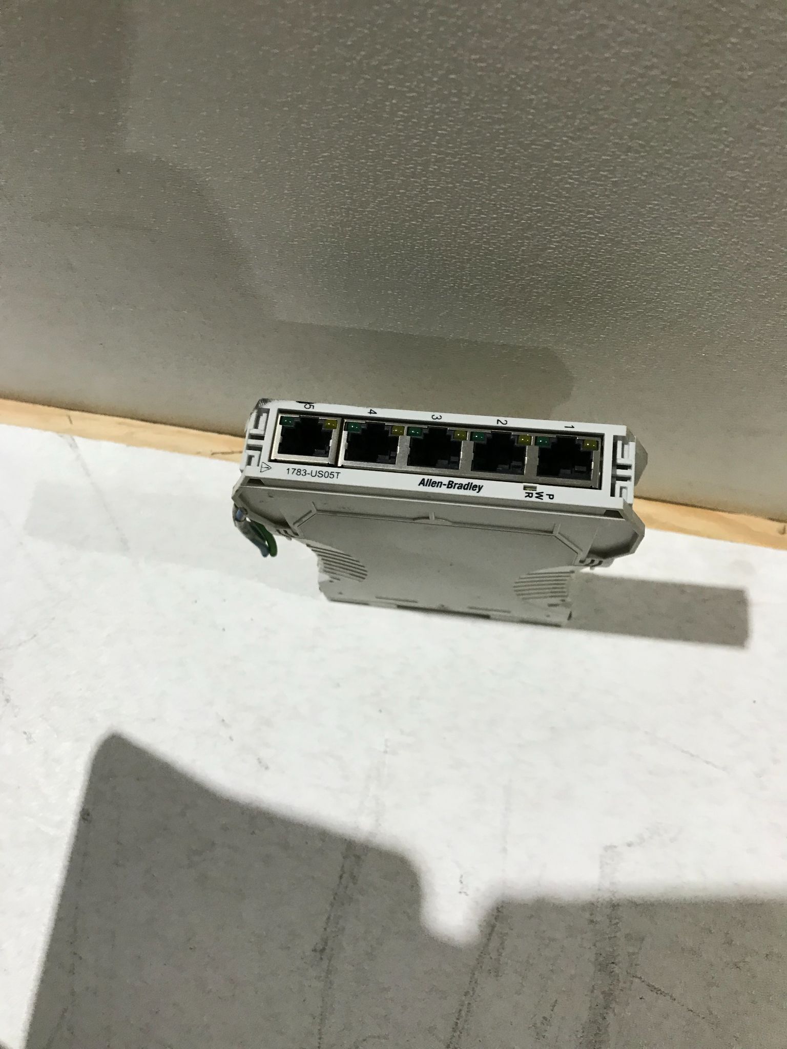 ALLEN‑BRADLEY 1783‑US05T Ethernet Switch USED 1