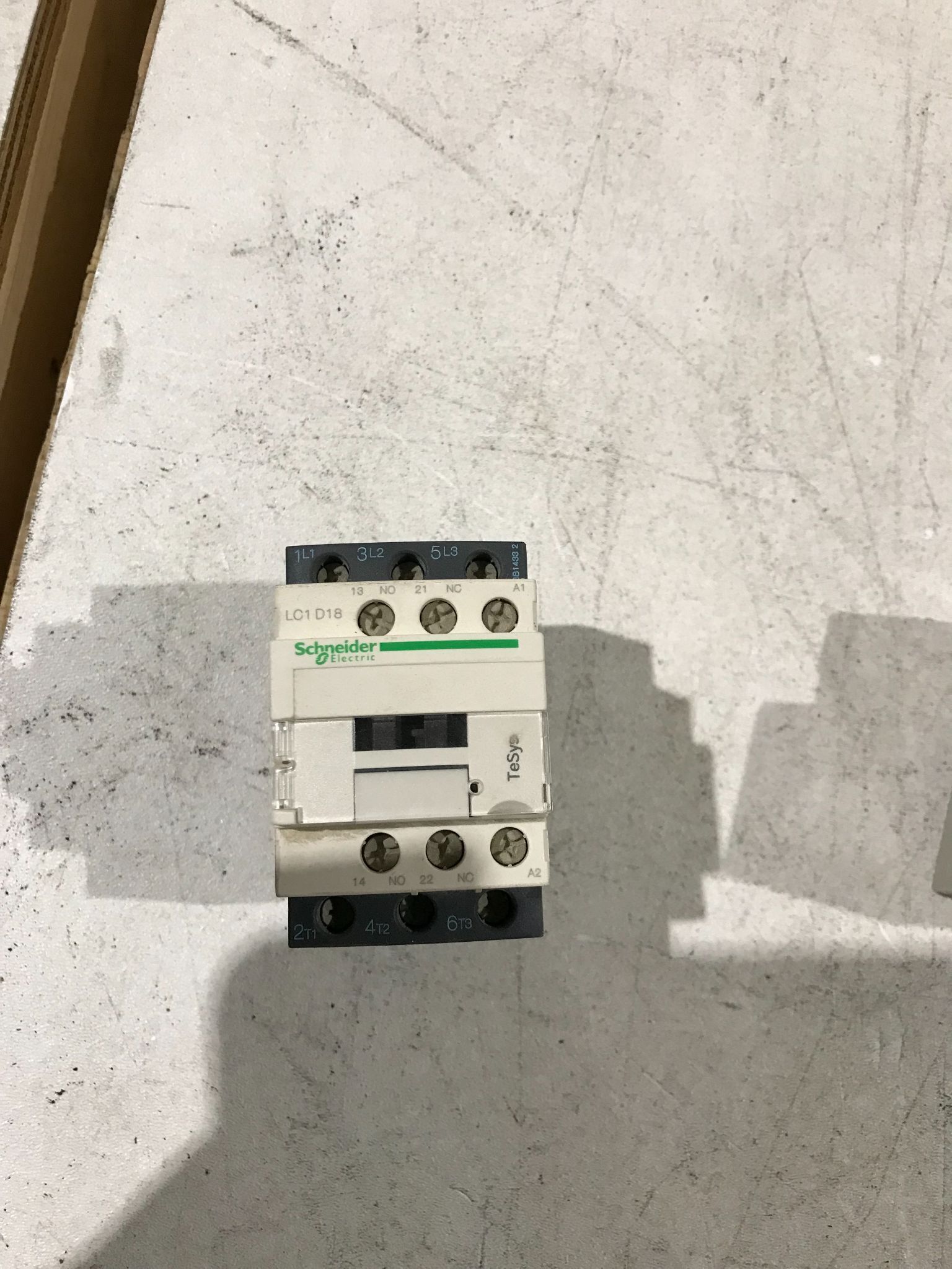 SCHNEIDER ELECTRIC LC1D18 TeSys D Contactor USED 0