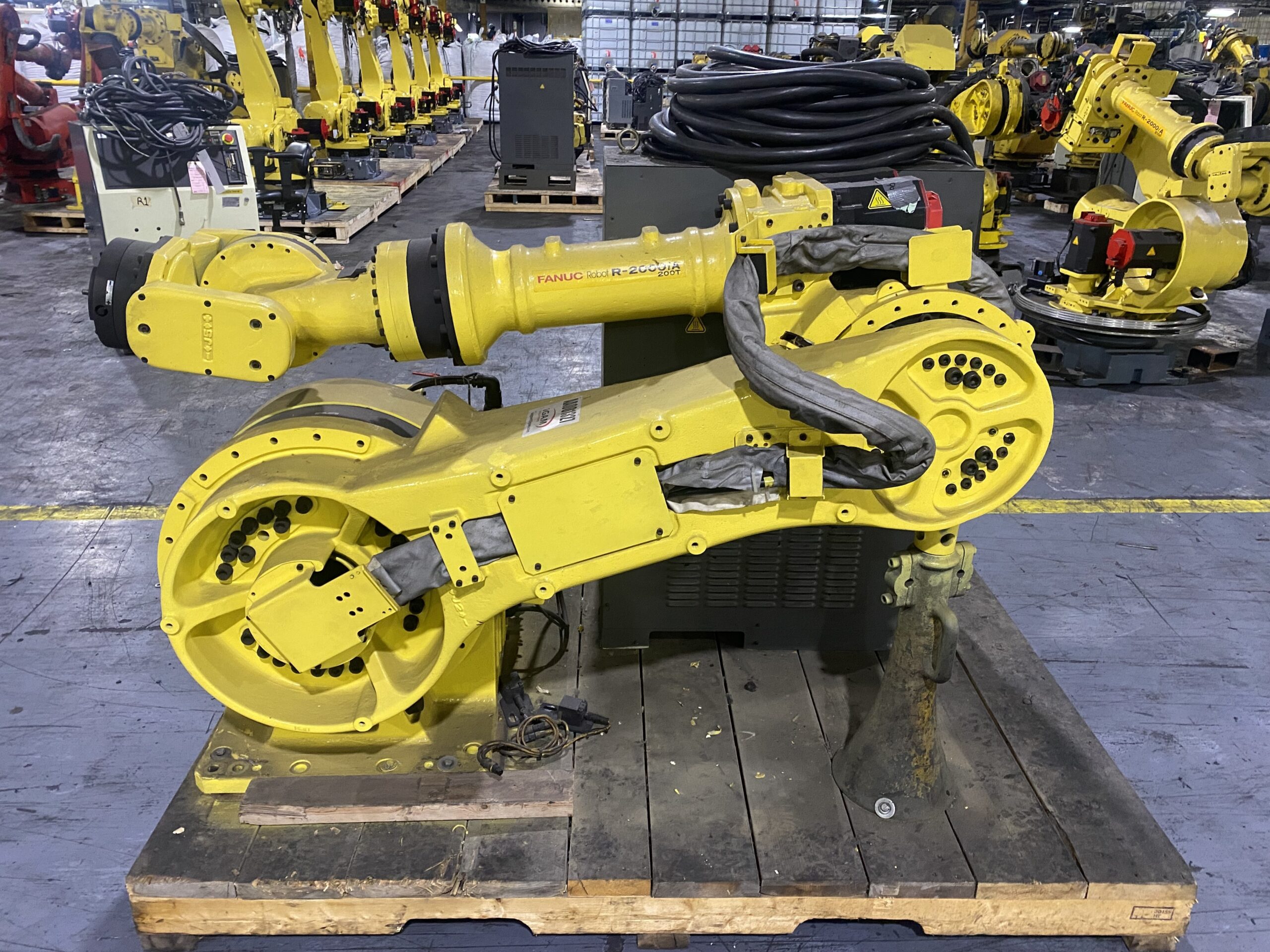 FANUC R‑2000iA/200T Complete w/ R‑J3iB Controller PARTS ONLY 1