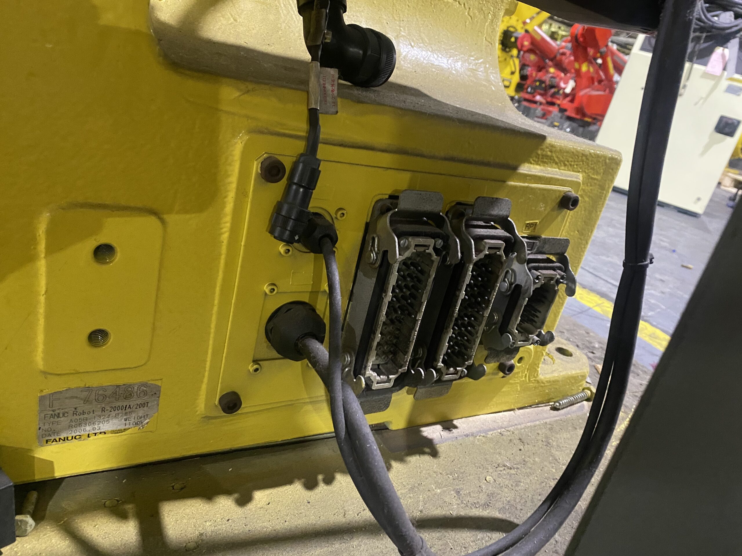 FANUC R‑2000iA/200T Complete w/ R‑J3iB Controller PARTS ONLY 4