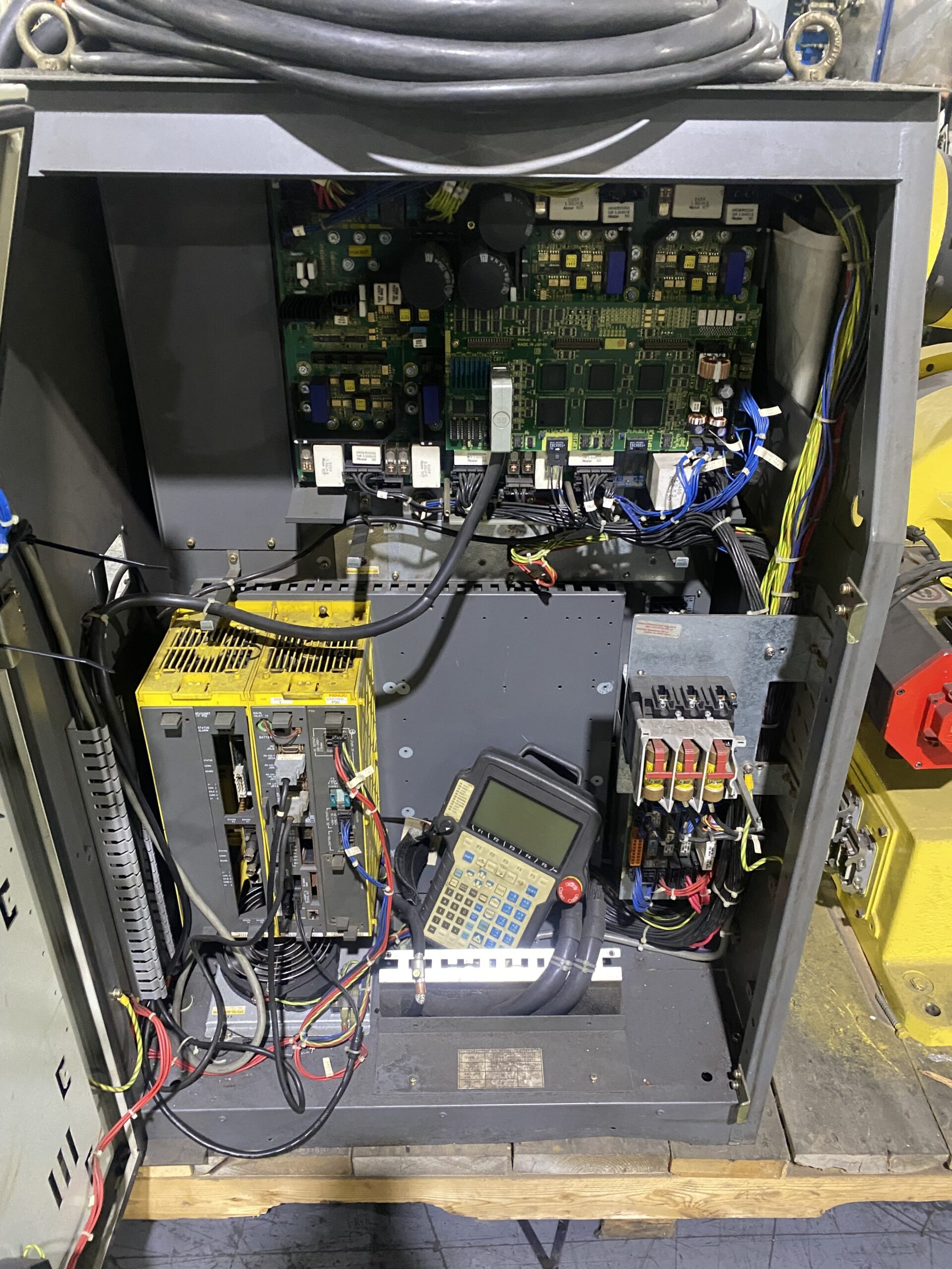 FANUC R‑2000iA/200T Complete w/ R‑J3iB Controller PARTS ONLY 8