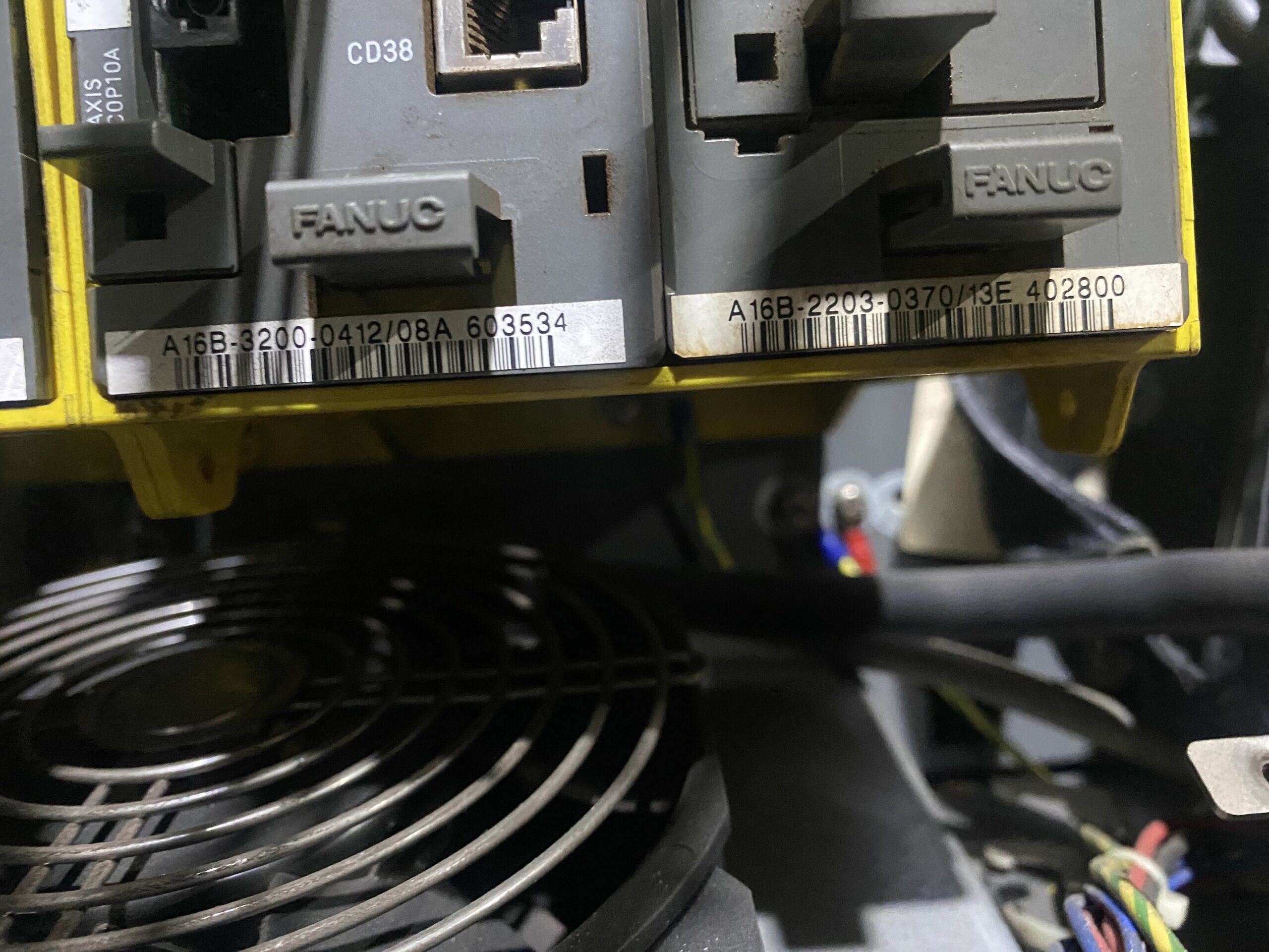 FANUC R‑2000iA/200T Complete w/ R‑J3iB Controller PARTS ONLY 9