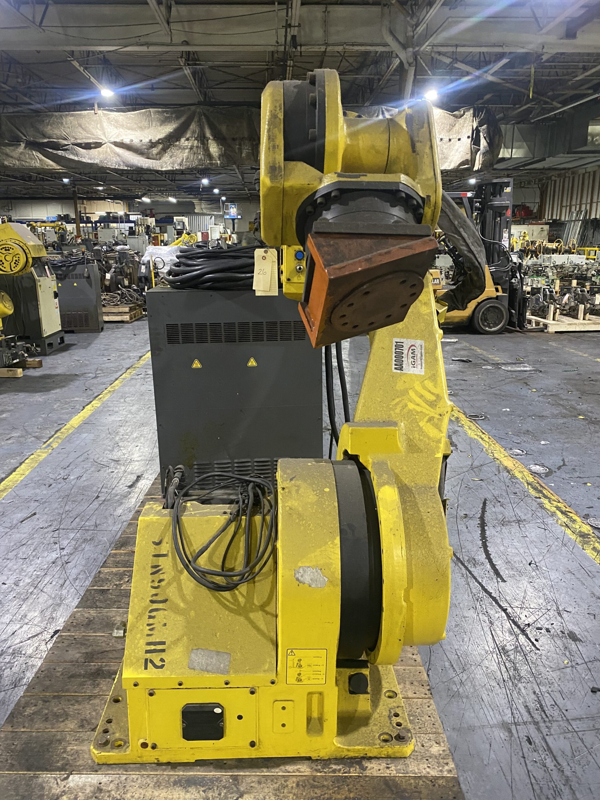 FANUC R‑2000iA/200T Complete w/ R‑J3iB Controller PARTS ONLY 1