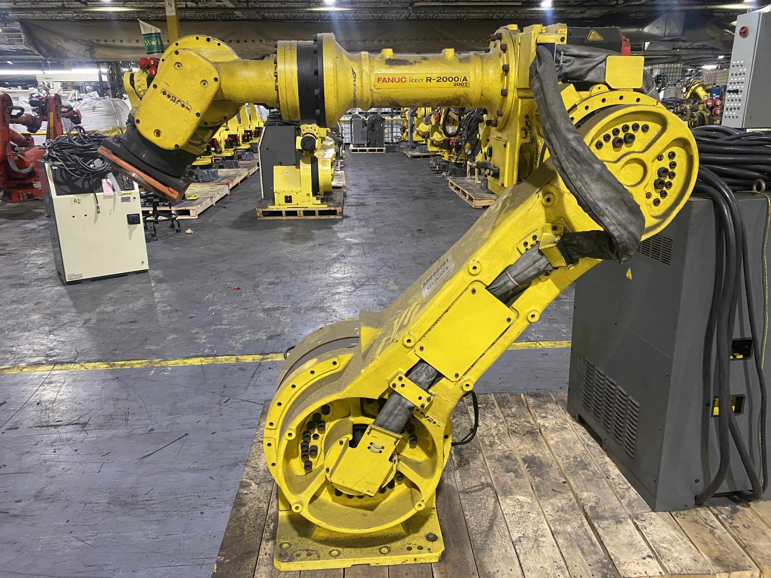 FANUC R‑2000iA/200T Complete w/ R‑J3iB Controller PARTS ONLY 2