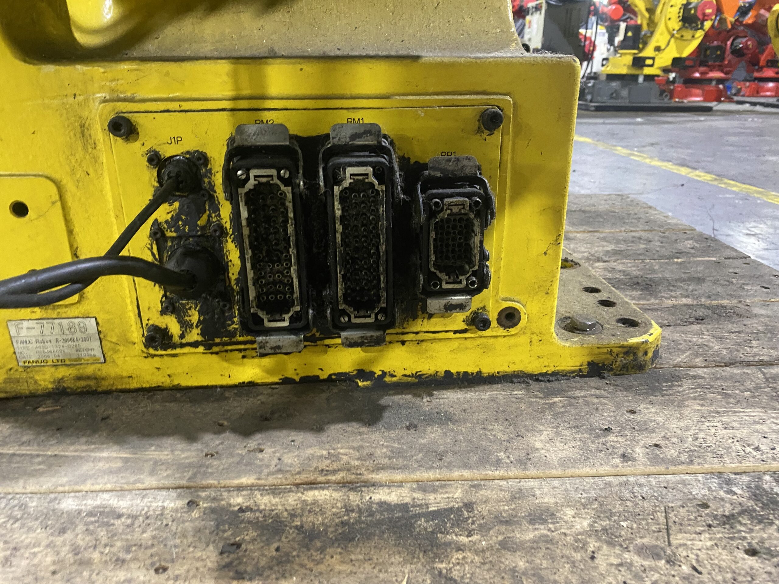 FANUC R‑2000iA/200T Complete w/ R‑J3iB Controller PARTS ONLY 4